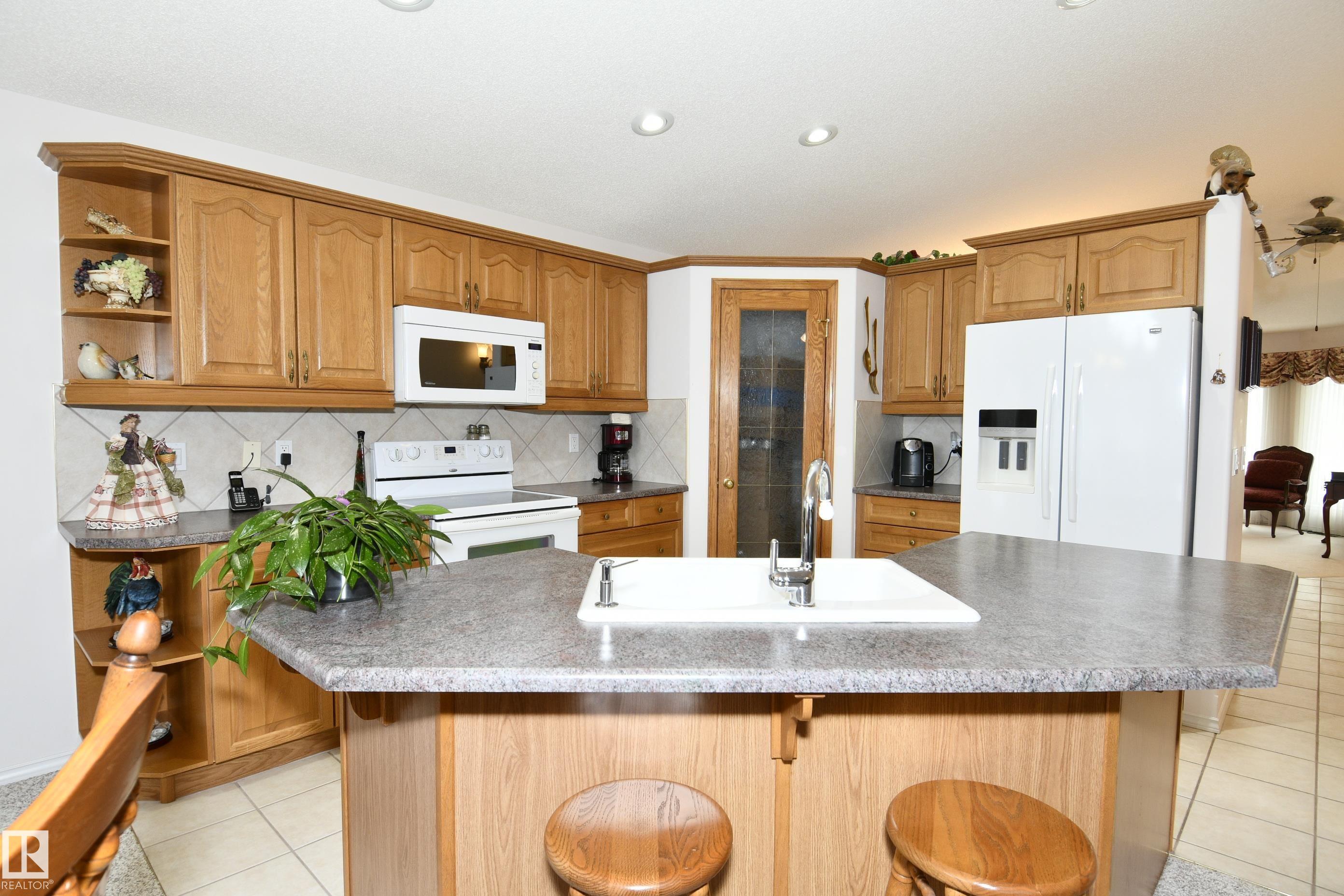 Photo 8 at 5 - 102 Bridgeport Crossing, Bridgeport, Leduc