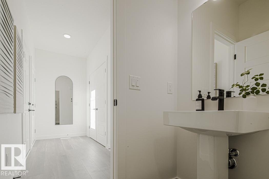 Picture for 930 18 AV NW