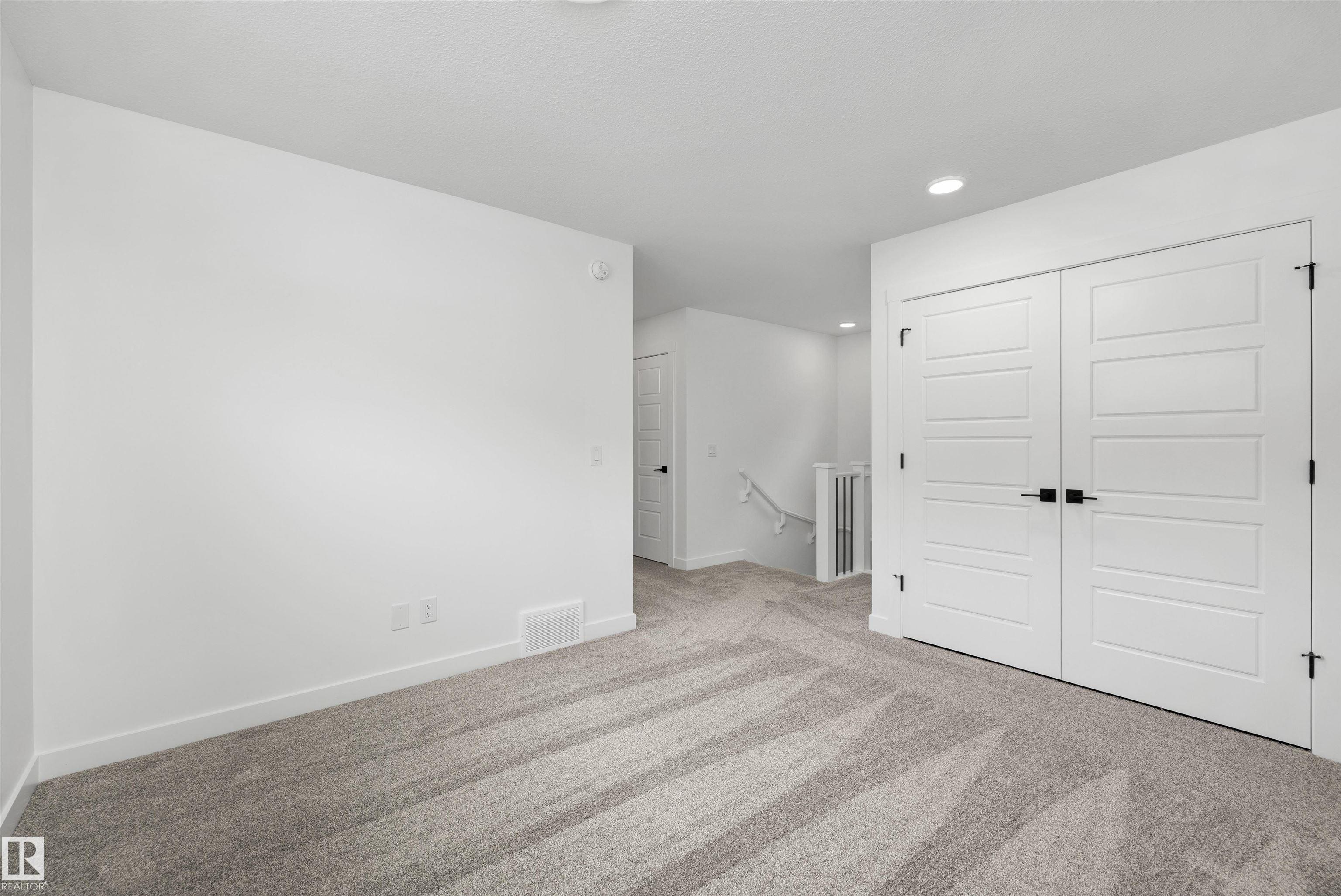 https://zimg.paragon.ice.com/ParagonImages/Property/PM/RAE/225386616/23/0/0/2efb5e5c32845979091dcbf9f9ba160b/1/1740fe69a2b14e410d6bff3e78716107/225386616-b7398107-d9ec-4b90-b62c-61a55d954664.JPG