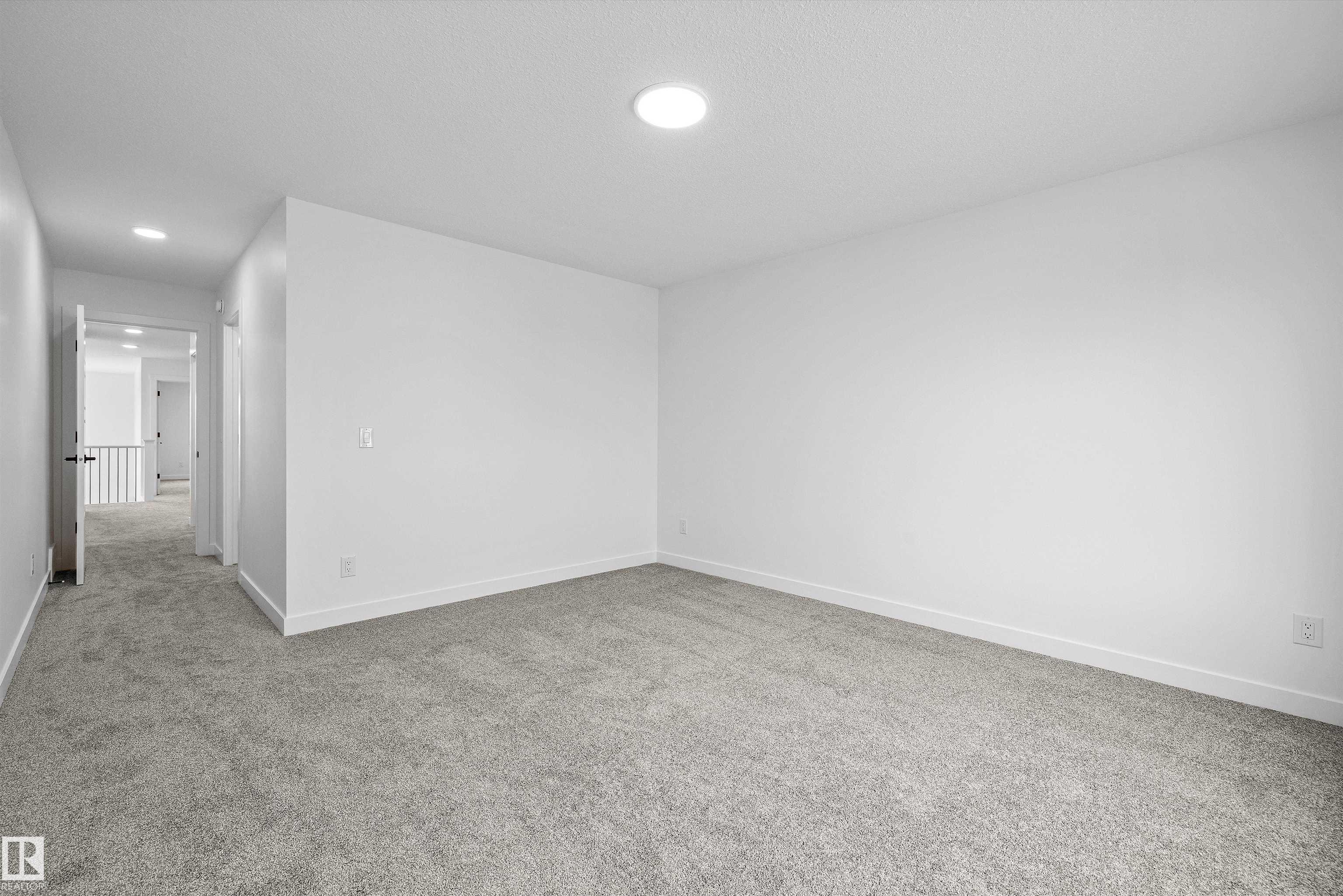 https://zimg.paragon.ice.com/ParagonImages/Property/PM/RAE/225386620/46/0/0/250f8a9d3c363a05ff3e9277da1aff1a/1/fceddf59c7b56c6bca0e9bcfc36165f3/225386620-54965cd3-74a1-4f53-8701-1ce5eb1c8331.JPG