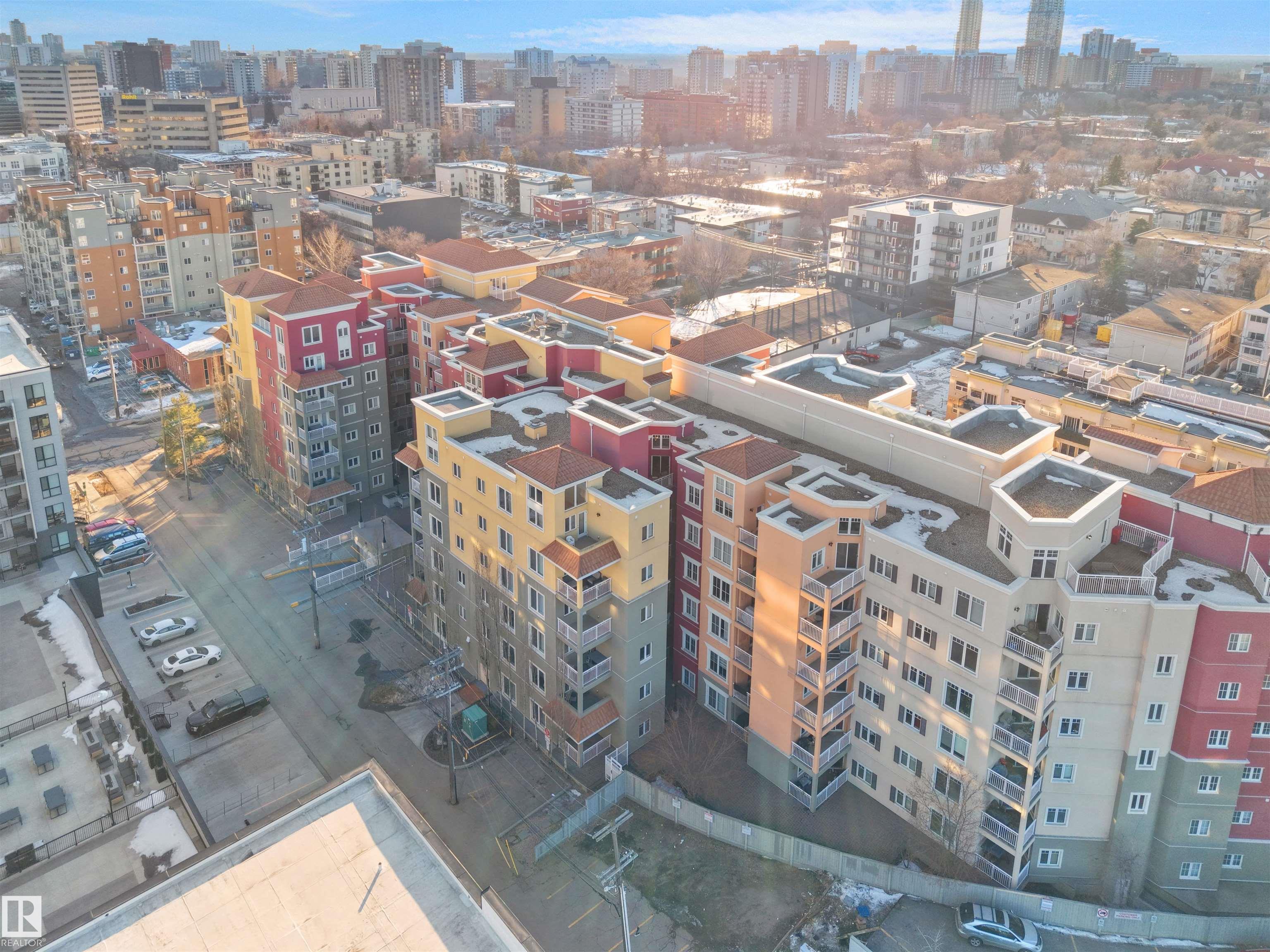 Photo 8 at 308 - 10333 112 Street NW, Wîhkwêntôwin, Edmonton