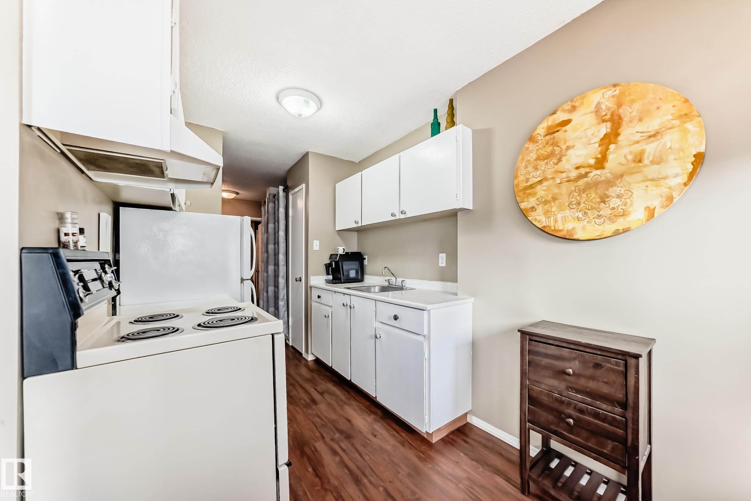 Photo 10 at 302 - 10606 123 Street NW, Westmount, Edmonton