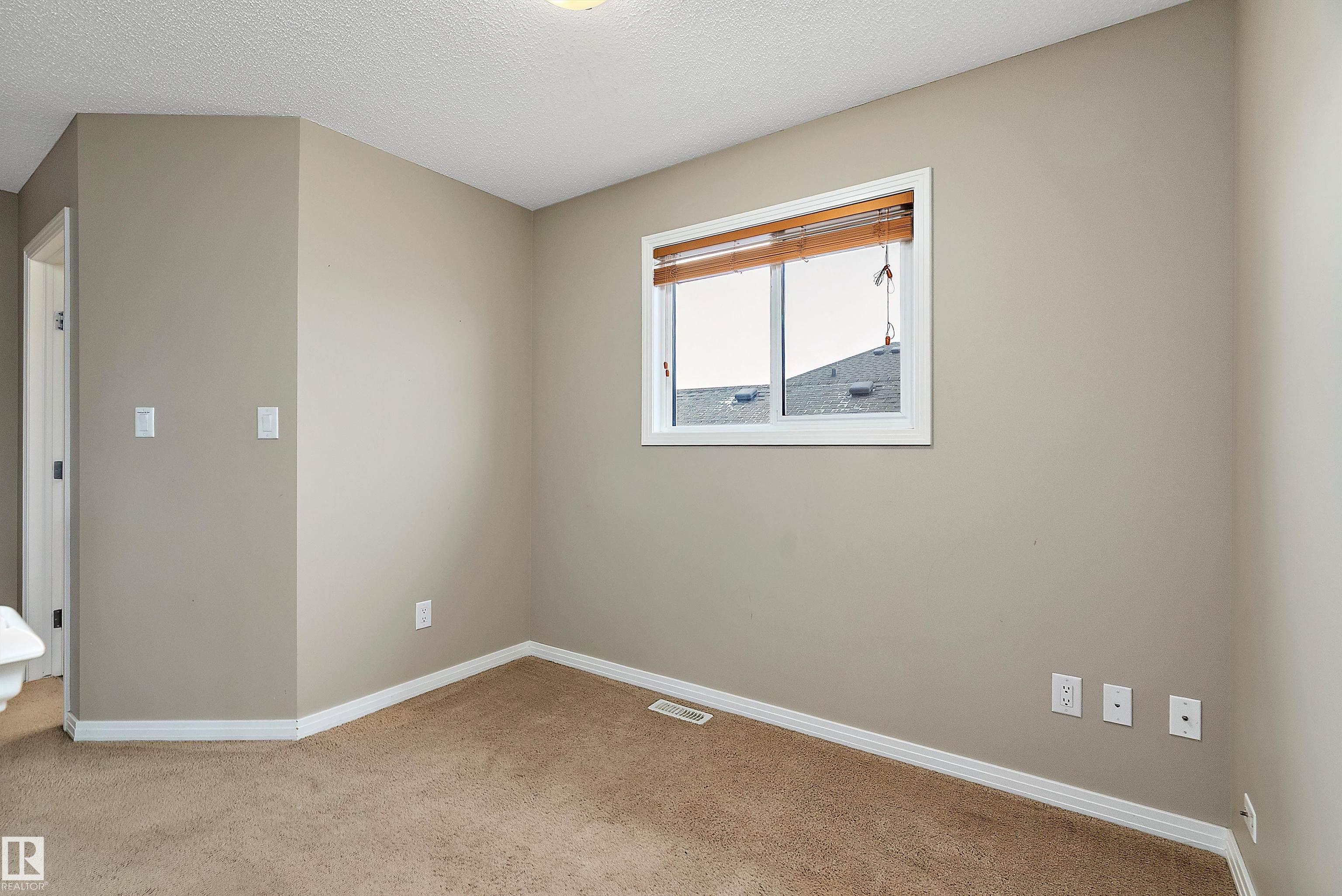 Photo 19 at 33 Sutherland Street, Suntree, Leduc