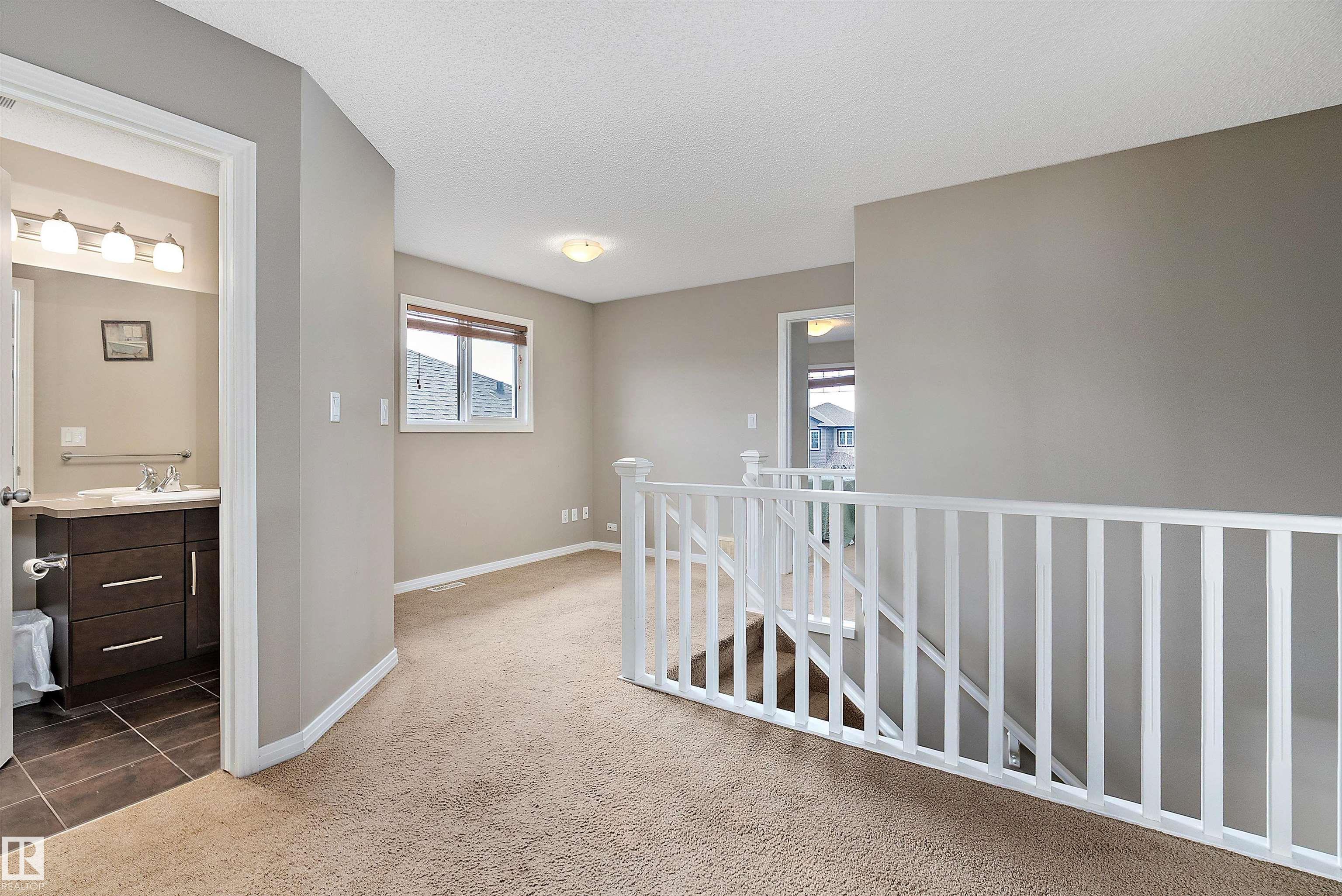 Photo 32 at 33 Sutherland Street, Suntree, Leduc