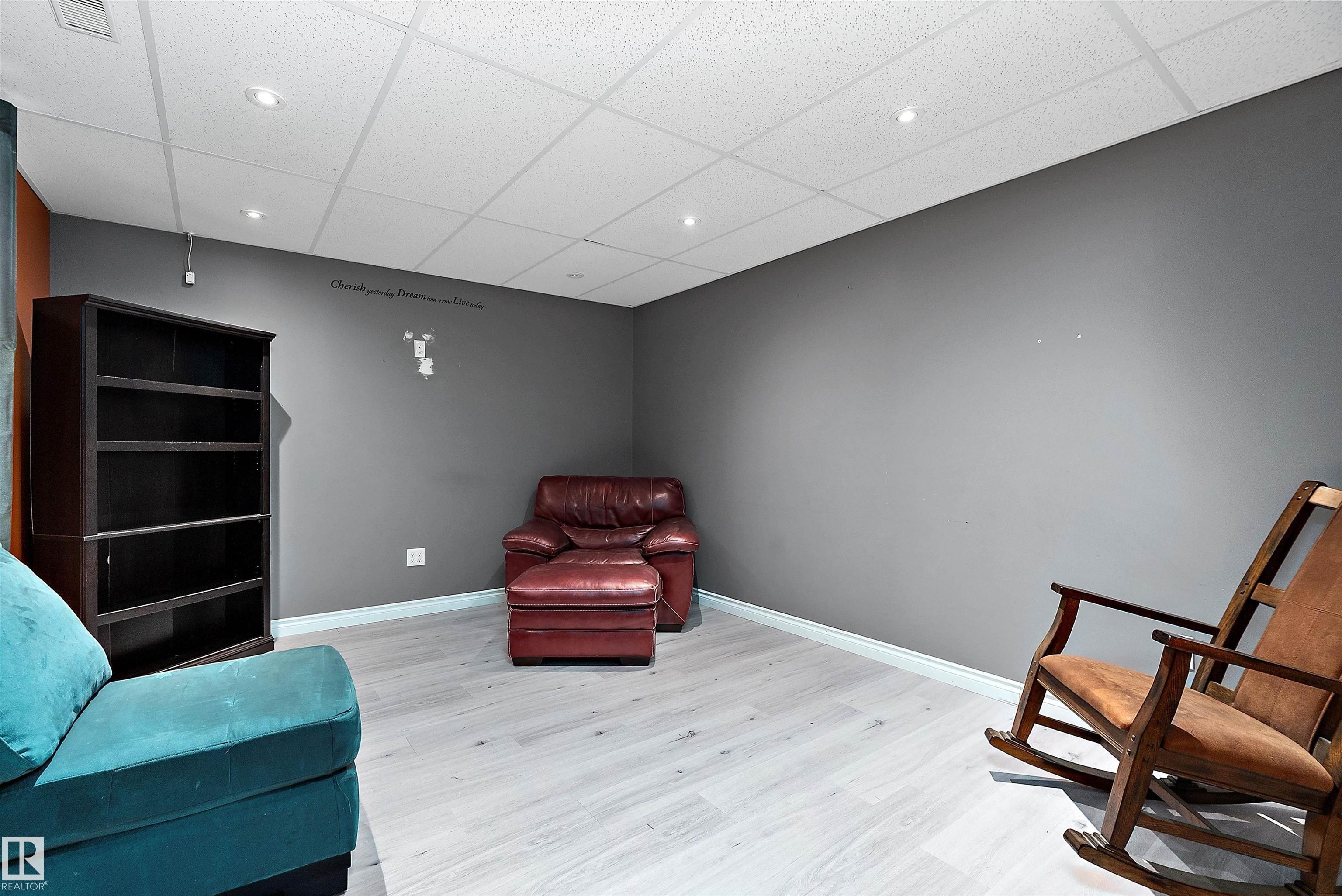 Photo 38 at 33 Sutherland Street, Suntree, Leduc