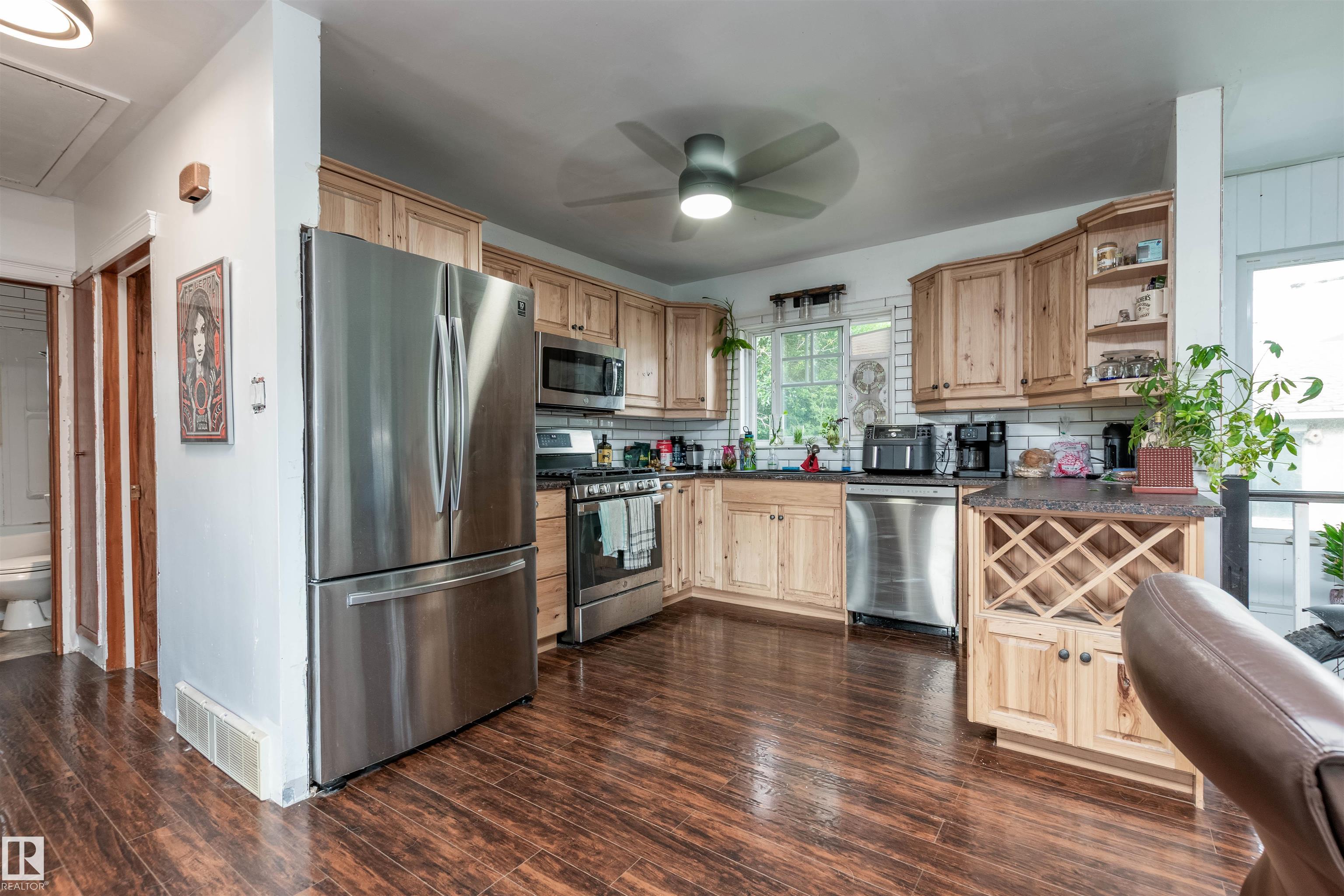 Photo 14 at 10624 40 Street NW, Gold Bar, Edmonton