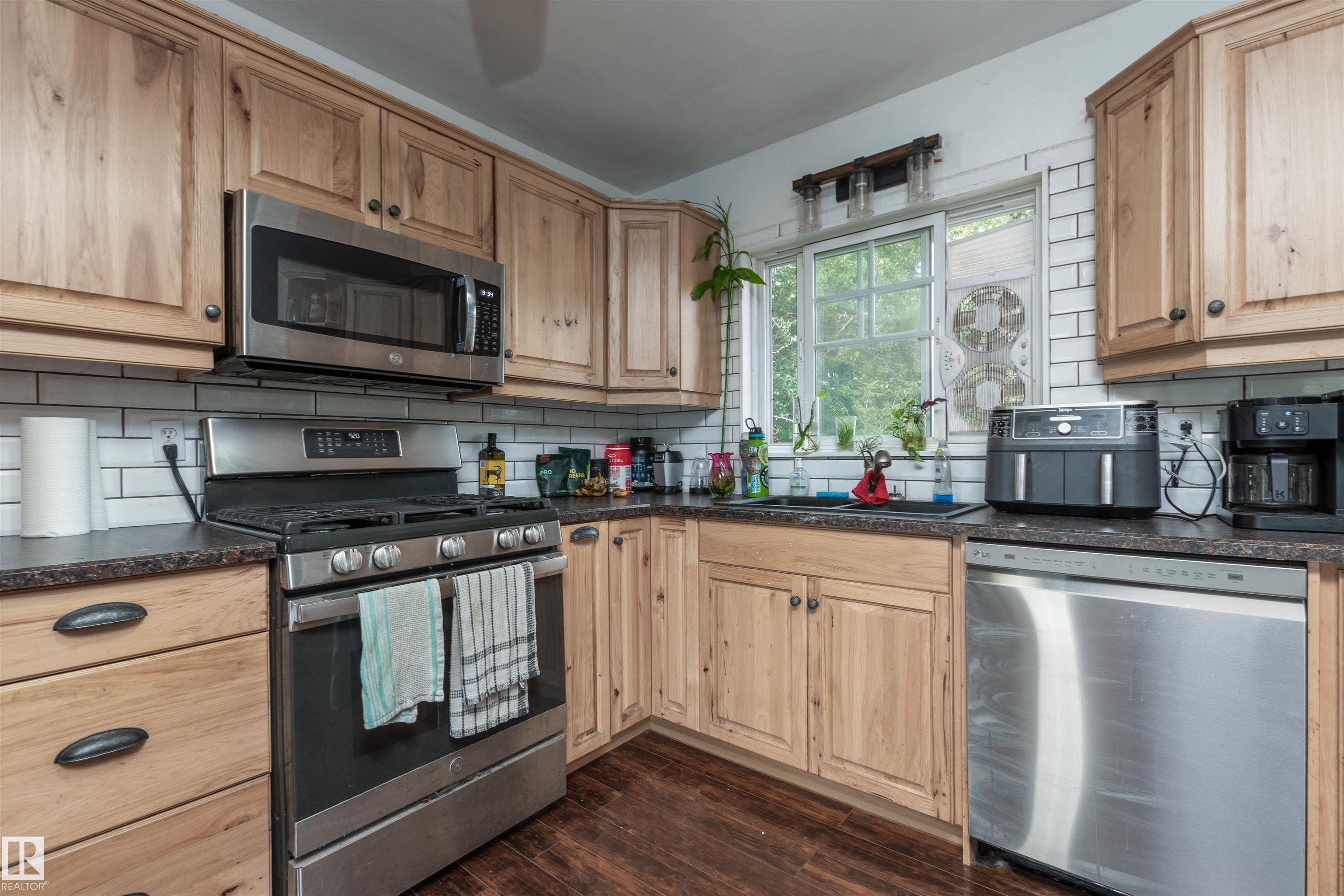 Photo 15 at 10624 40 Street NW, Gold Bar, Edmonton