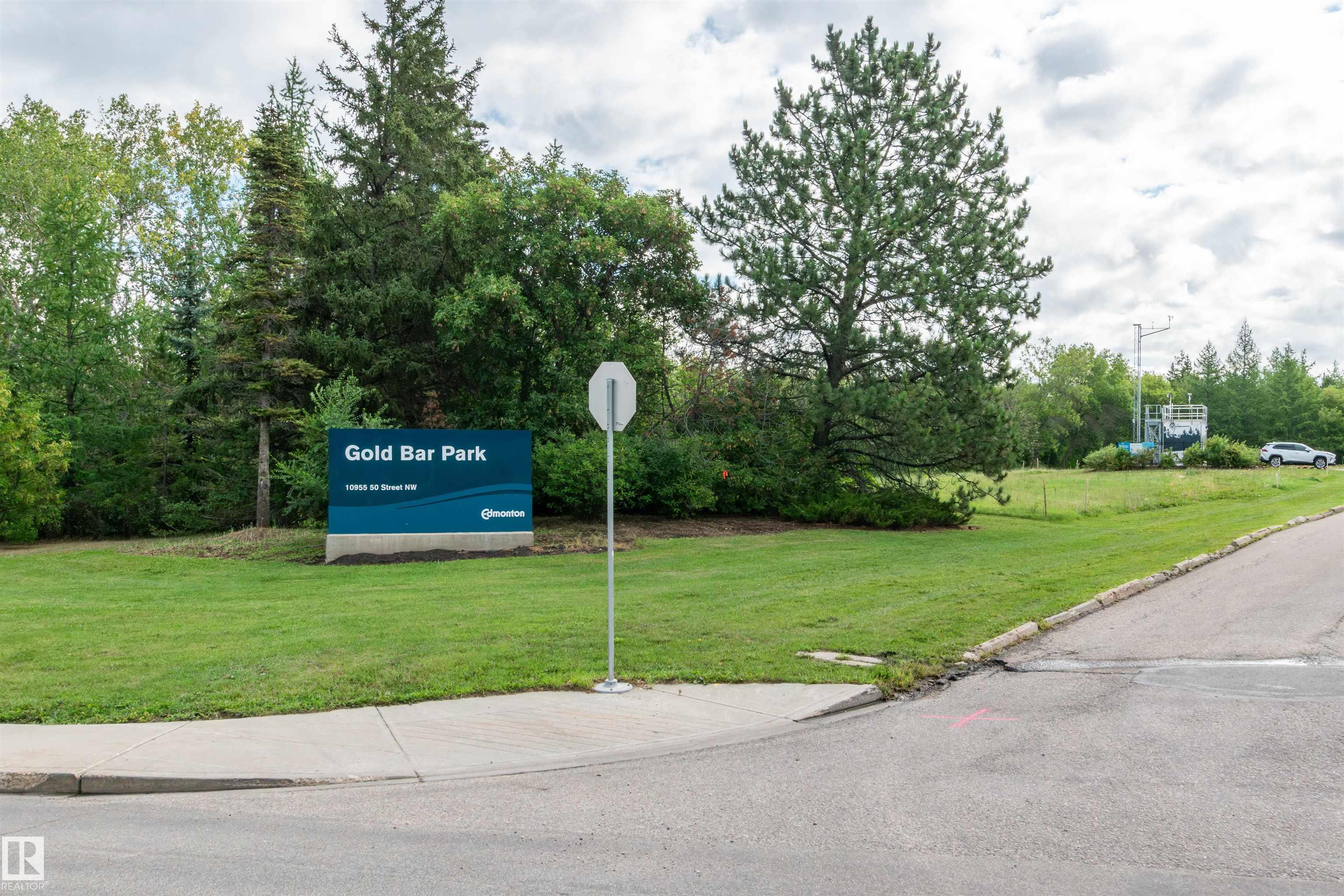 Photo 4 at 10624 40 Street NW, Gold Bar, Edmonton