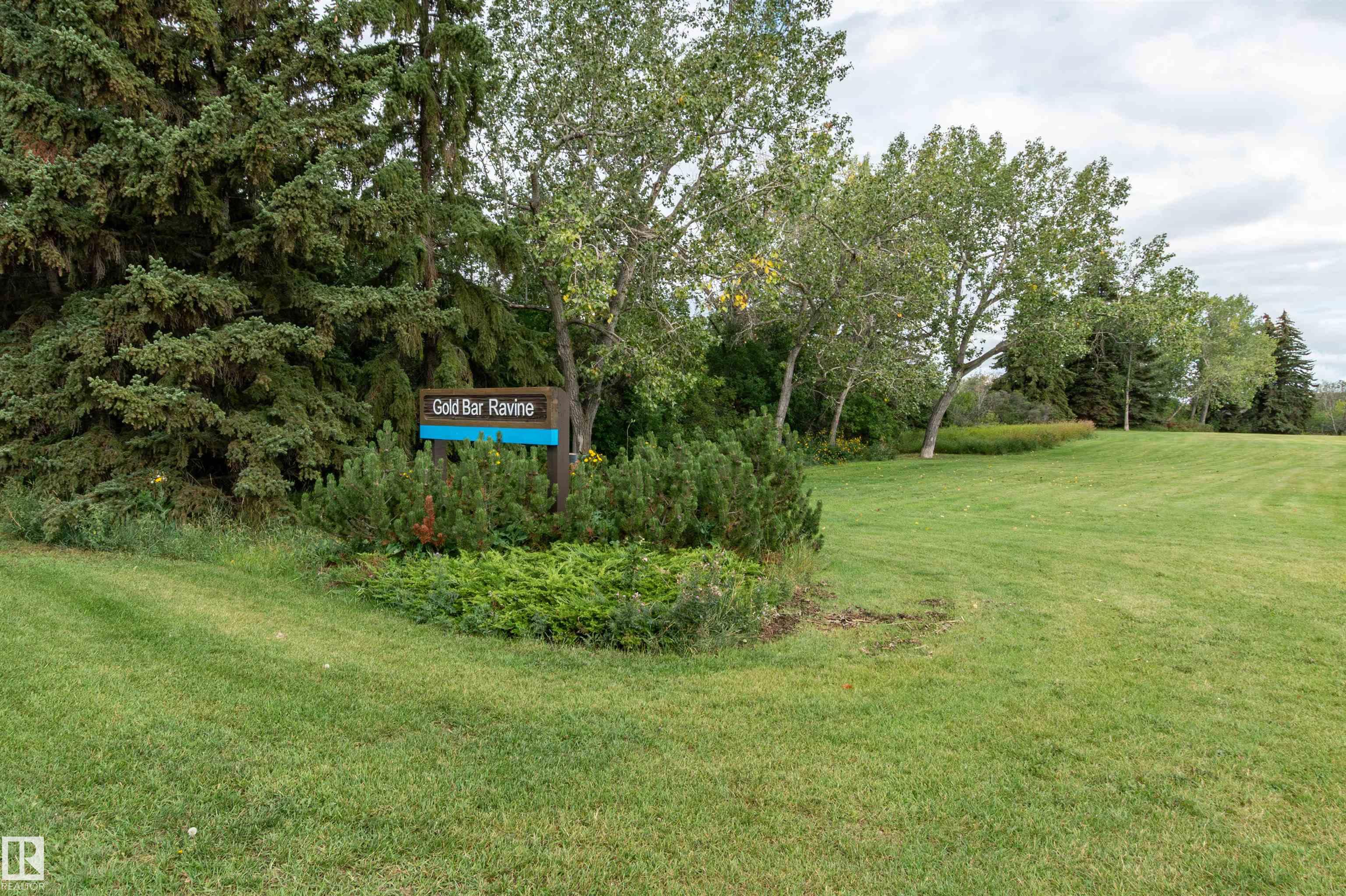 Photo 5 at 10624 40 Street NW, Gold Bar, Edmonton