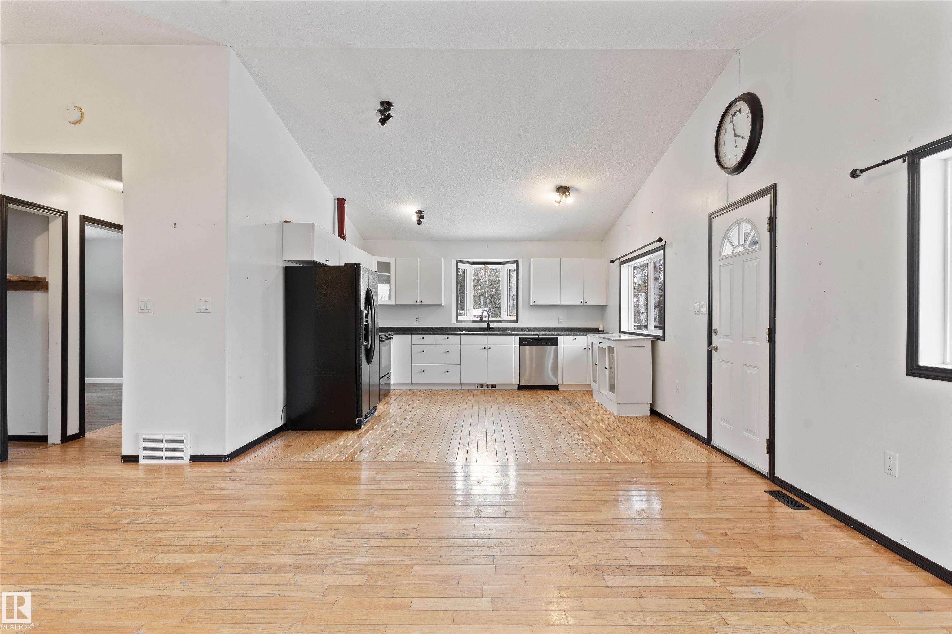 Photo 11 at 11 - 6020 Twp Road 534, Isle Cove, Rural Parkland County