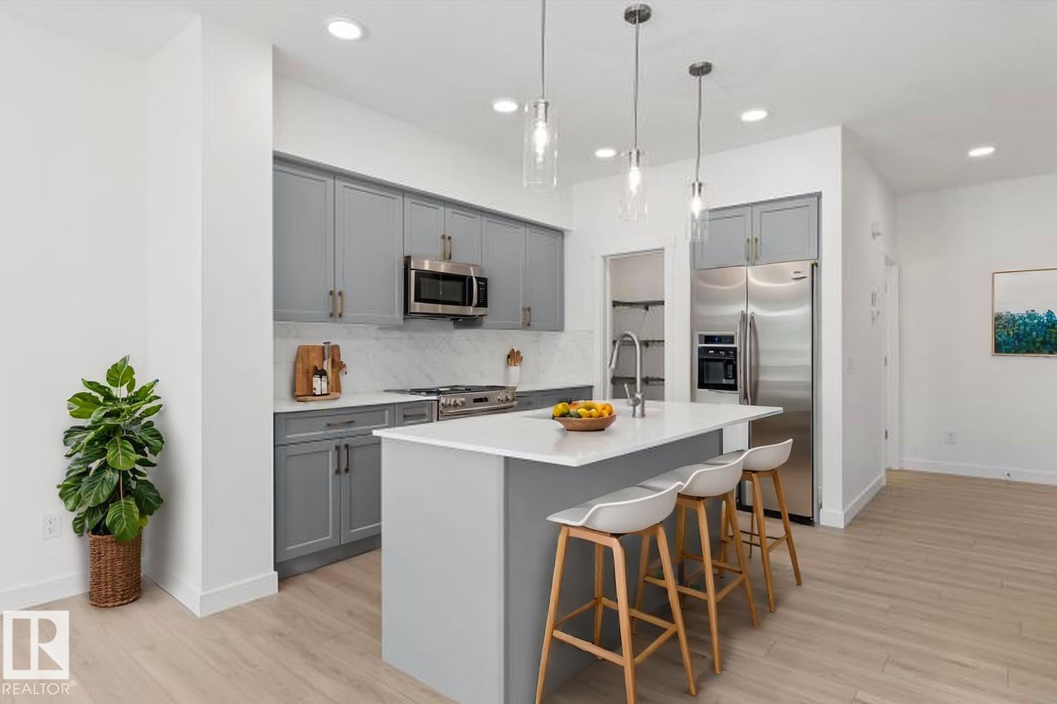 Picture for 922 18 AV NW