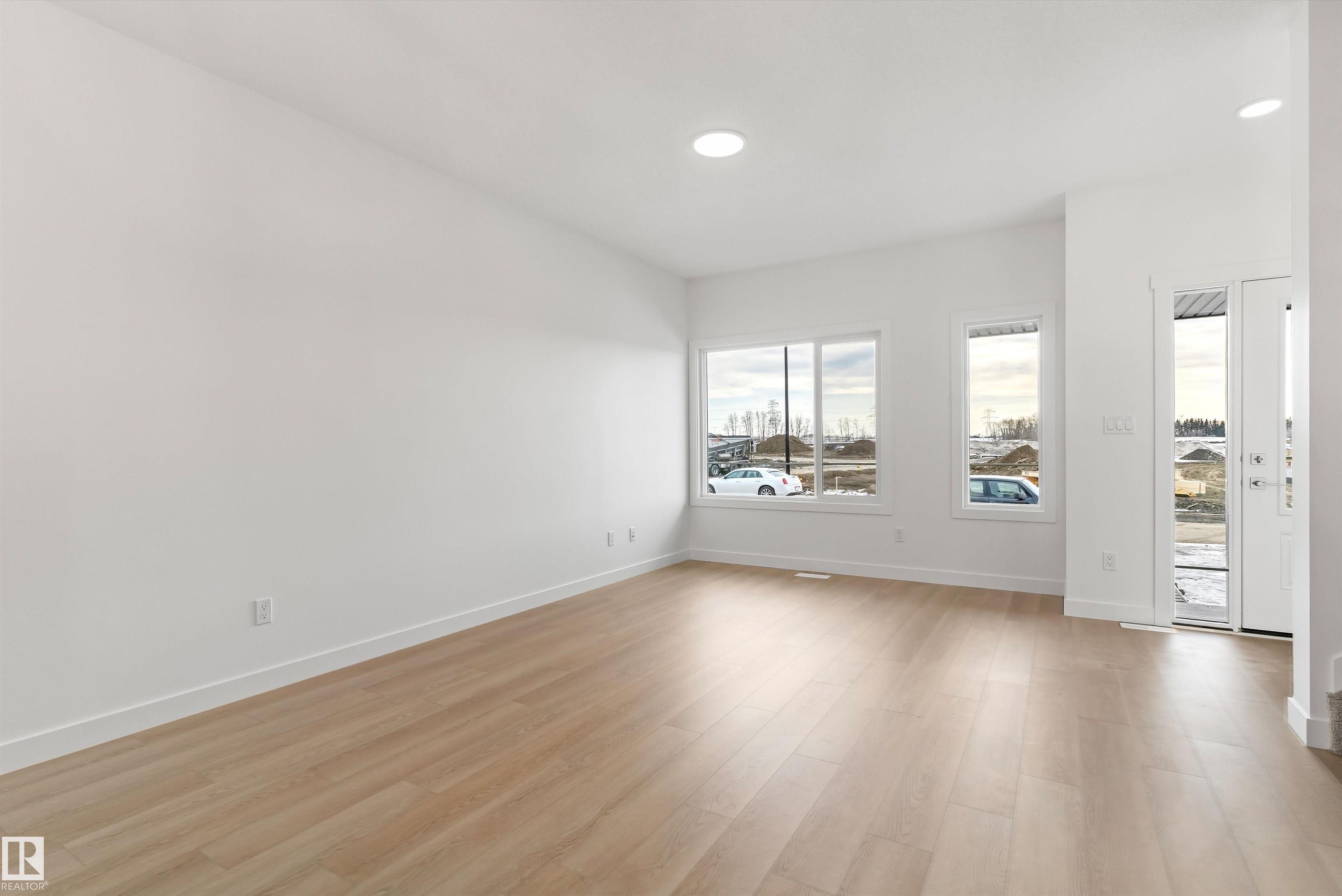 https://zimg.paragon.ice.com/ParagonImages/Property/PM/RAE/225386754/7/0/0/c388b72ede9ce8904102d60e8ef1aae6/1/37e28c628ae79f154edd47c306e96107/225386754-a59e0c4a-805c-401a-908f-535a195dfabe.JPG