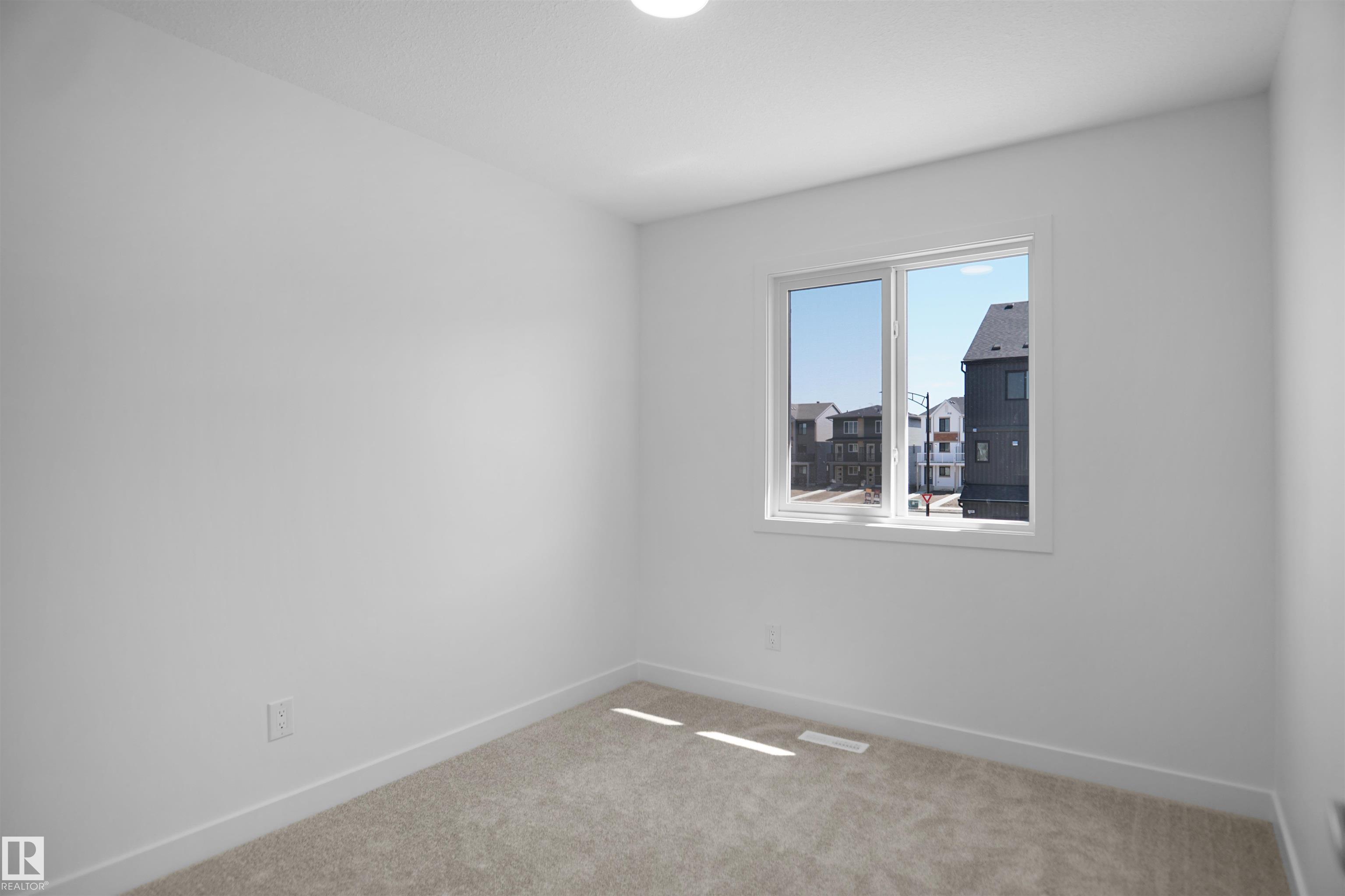 https://zimg.paragon.ice.com/ParagonImages/Property/PM/RAE/225386776/17/0/0/308fe490ef9dfe4c898d28de4c2d184e/1/12974111890880e898f02de37e5d7a81/225386776-97a63886-63d5-44ac-be51-decf7823252b.JPG