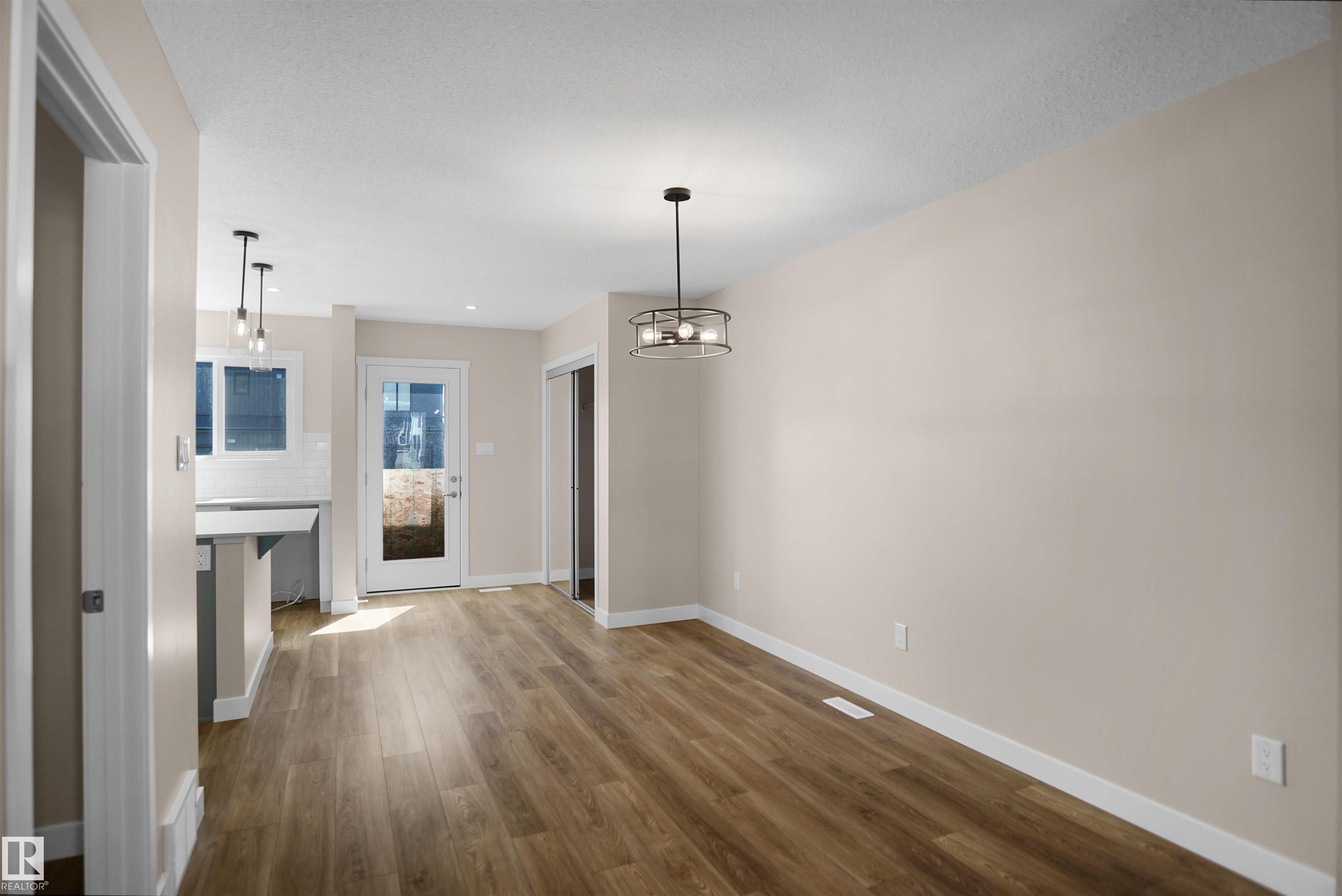 https://zimg.paragon.ice.com/ParagonImages/Property/PM/RAE/225386777/9/0/0/2087f4035cf960b5e46f56daf04de5c0/1/5ebe62621c99c05be0f65c1b39406875/225386777-17b59030-f8db-4832-bffc-a5d1c83175c9.JPG