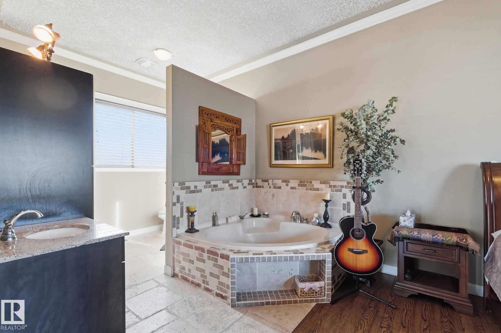 Photo 37 at 25 - 52059 Rge Road 220, Half Moon Estates, Rural Strathcona County