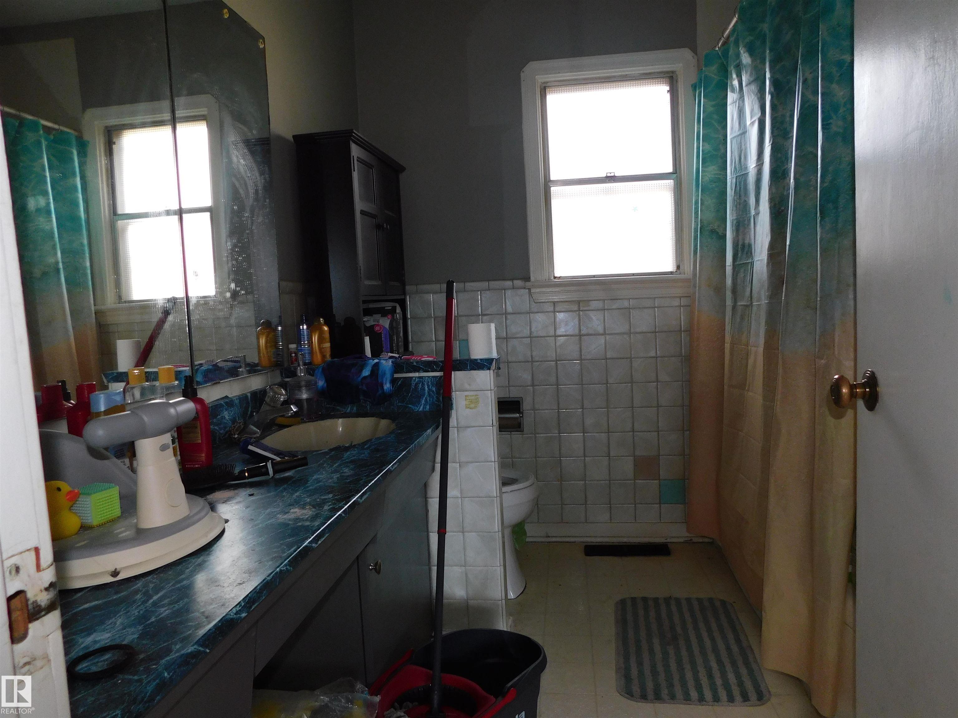 Photo 5 at 11927 67 Street NW, Montrose, Edmonton