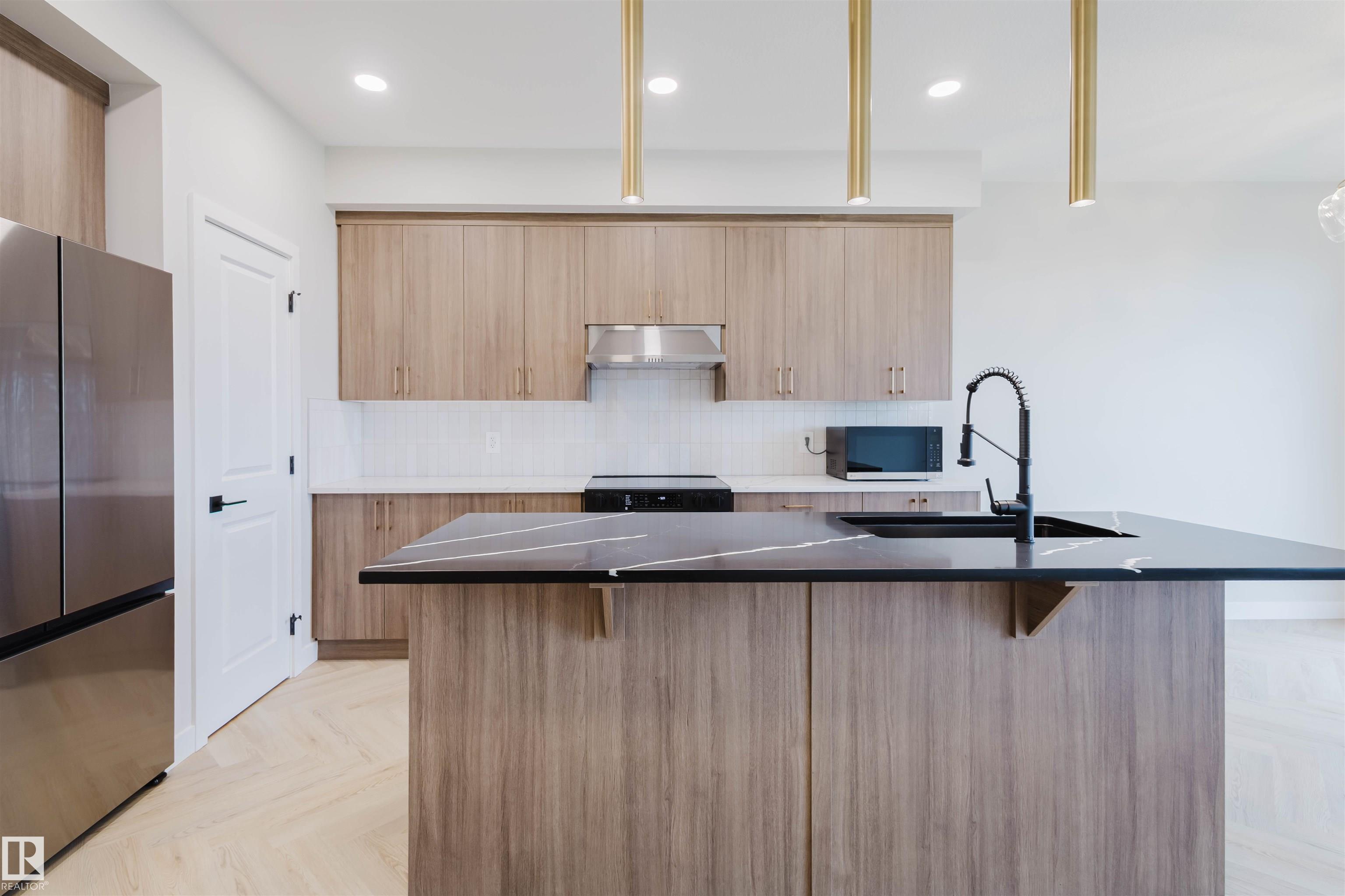 8292 Kiriak Loop SW, Keswick, Edmonton