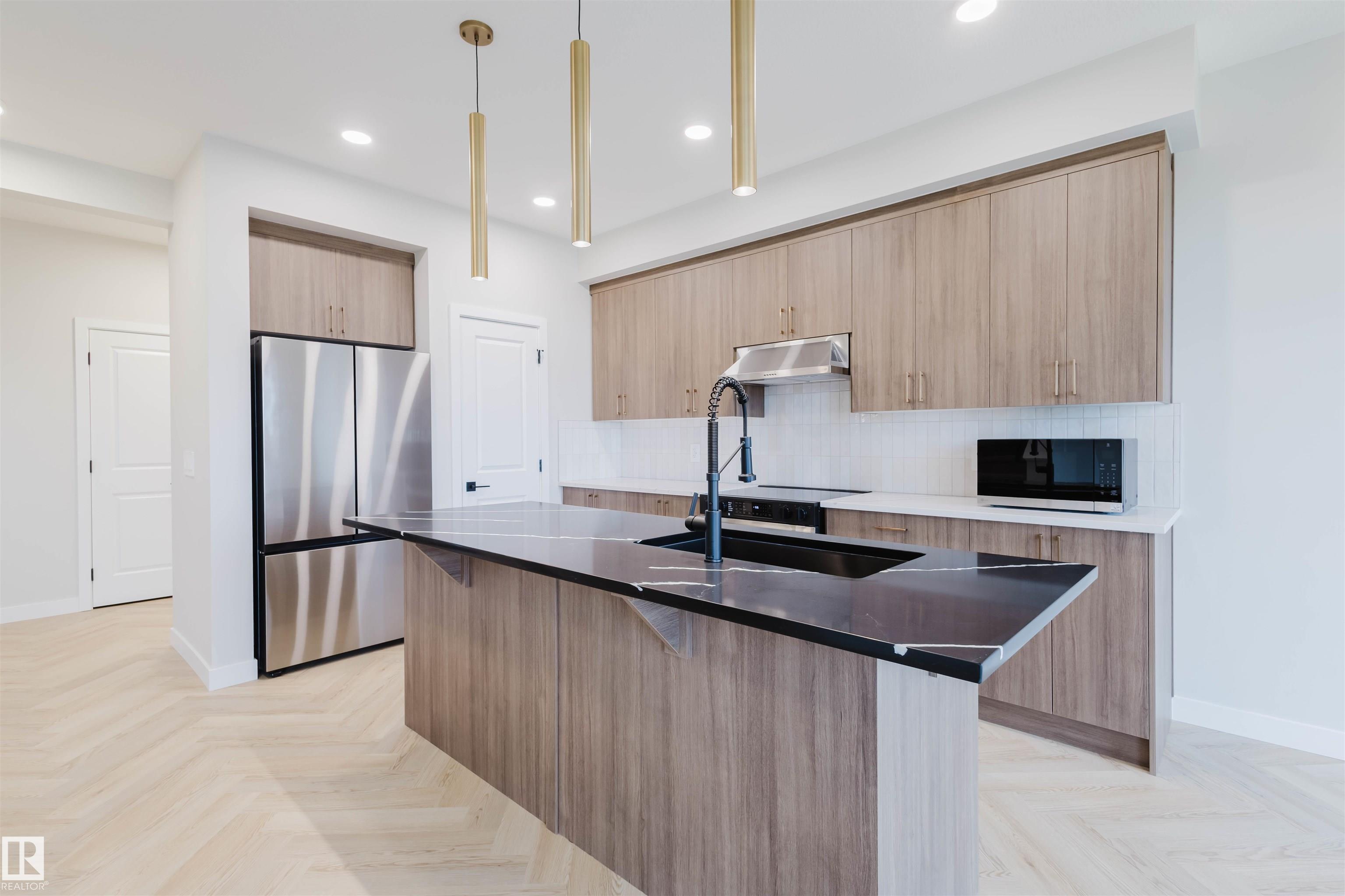 8292 Kiriak Loop SW, Keswick, Edmonton