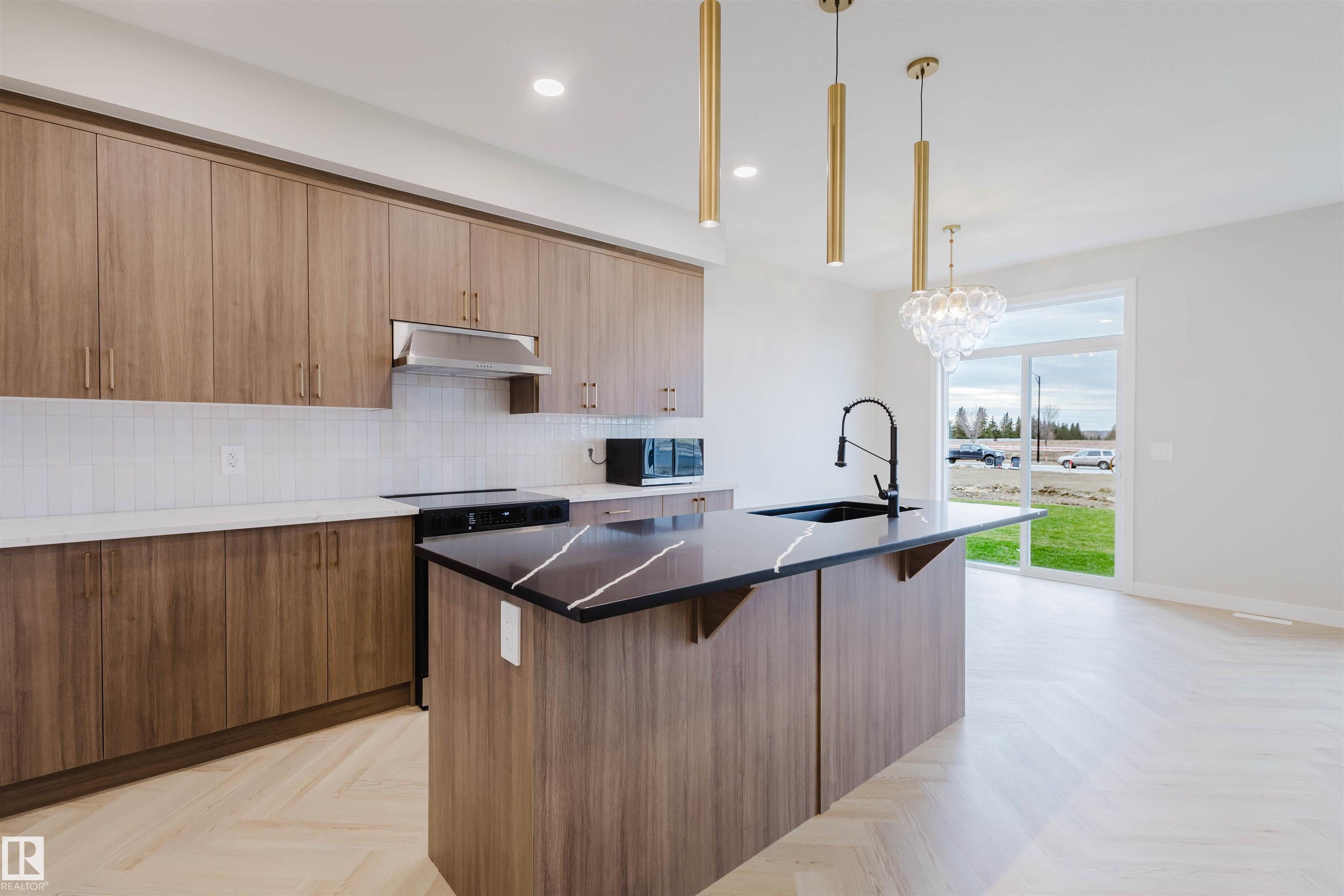 8292 Kiriak Loop SW, Keswick, Edmonton