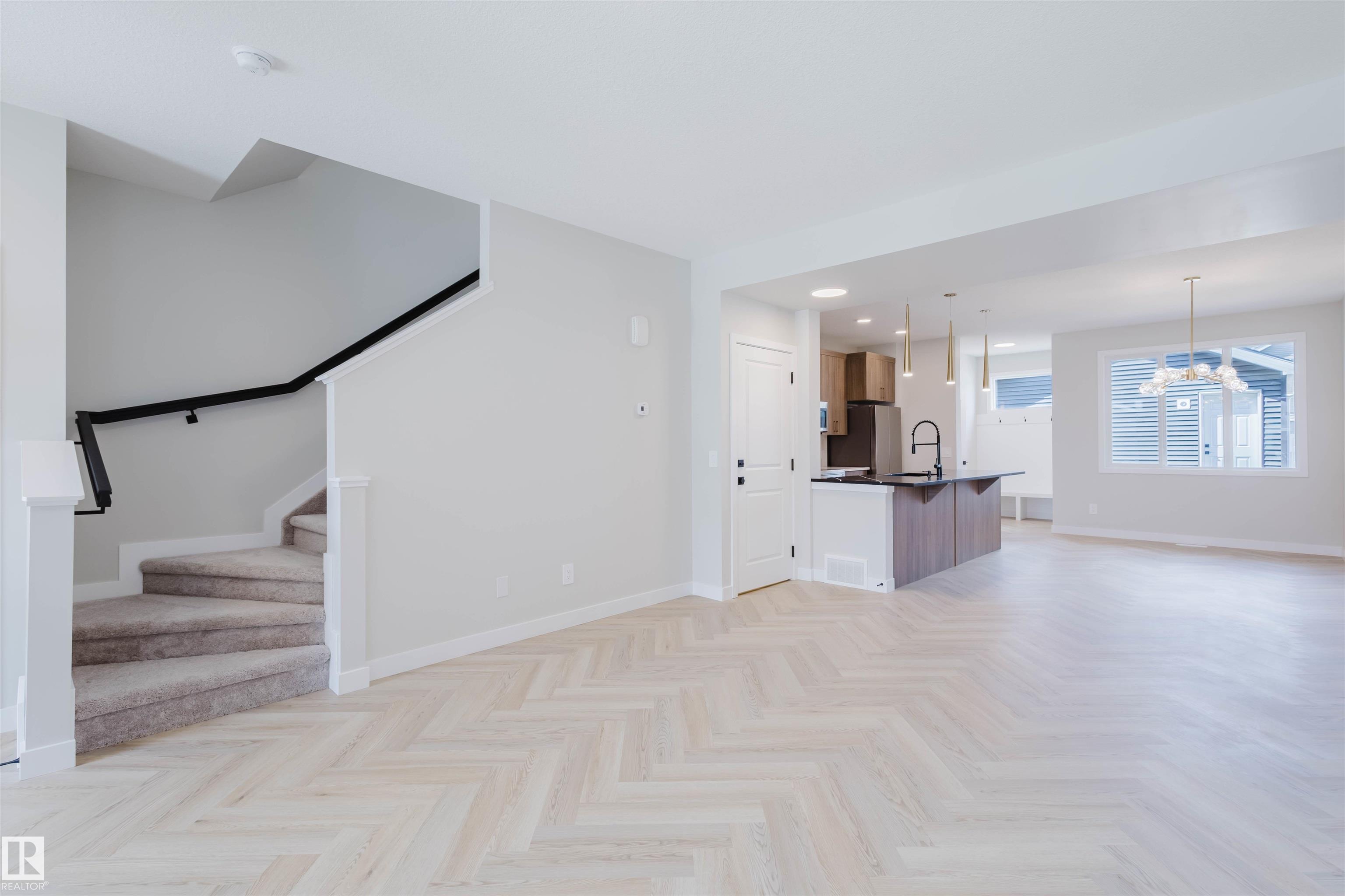 Photo 6 at 2114 Crossbill Lane NW, Kinglet Gardens, Edmonton