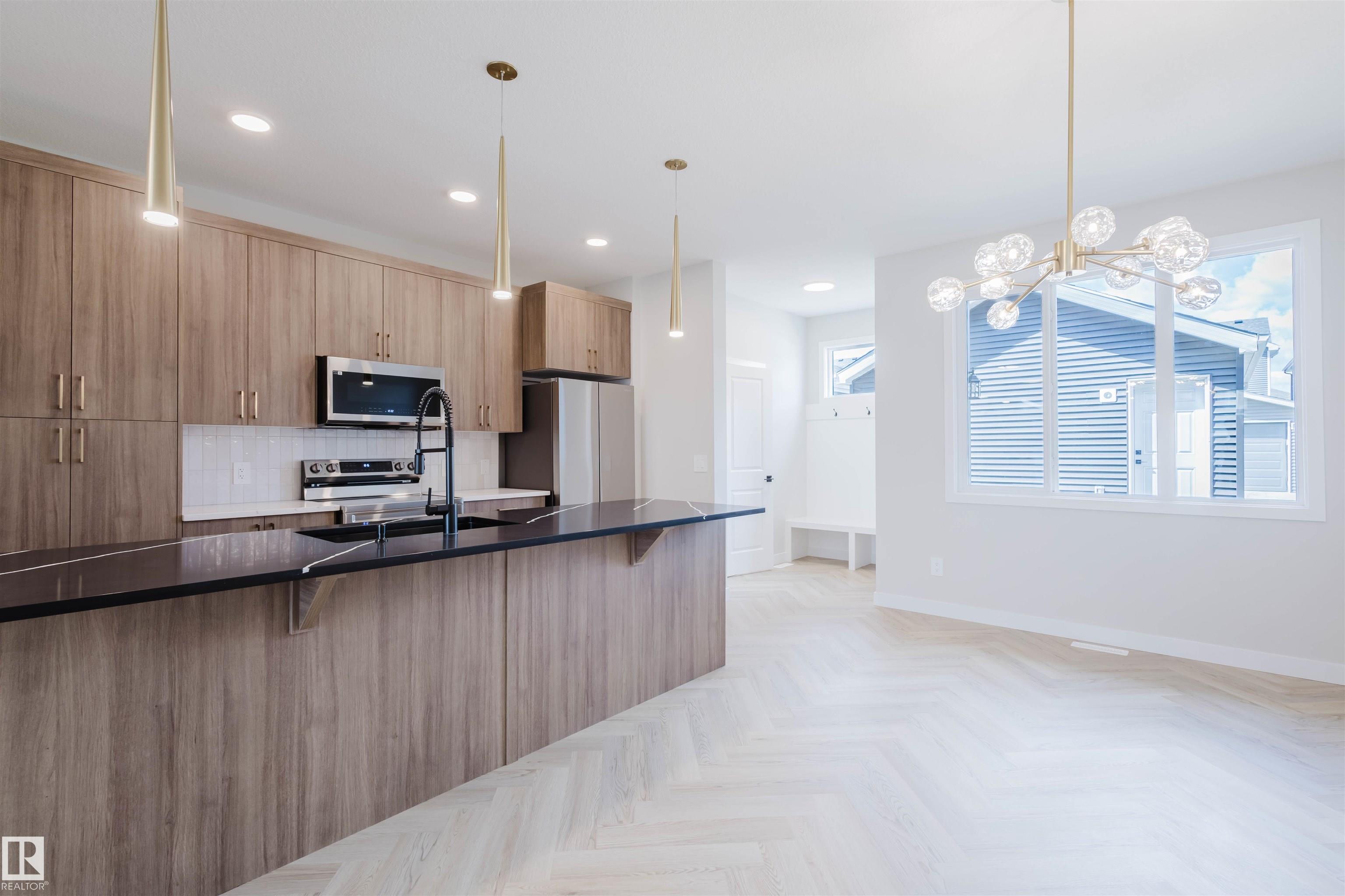 Photo 9 at 2114 Crossbill Lane NW, Kinglet Gardens, Edmonton