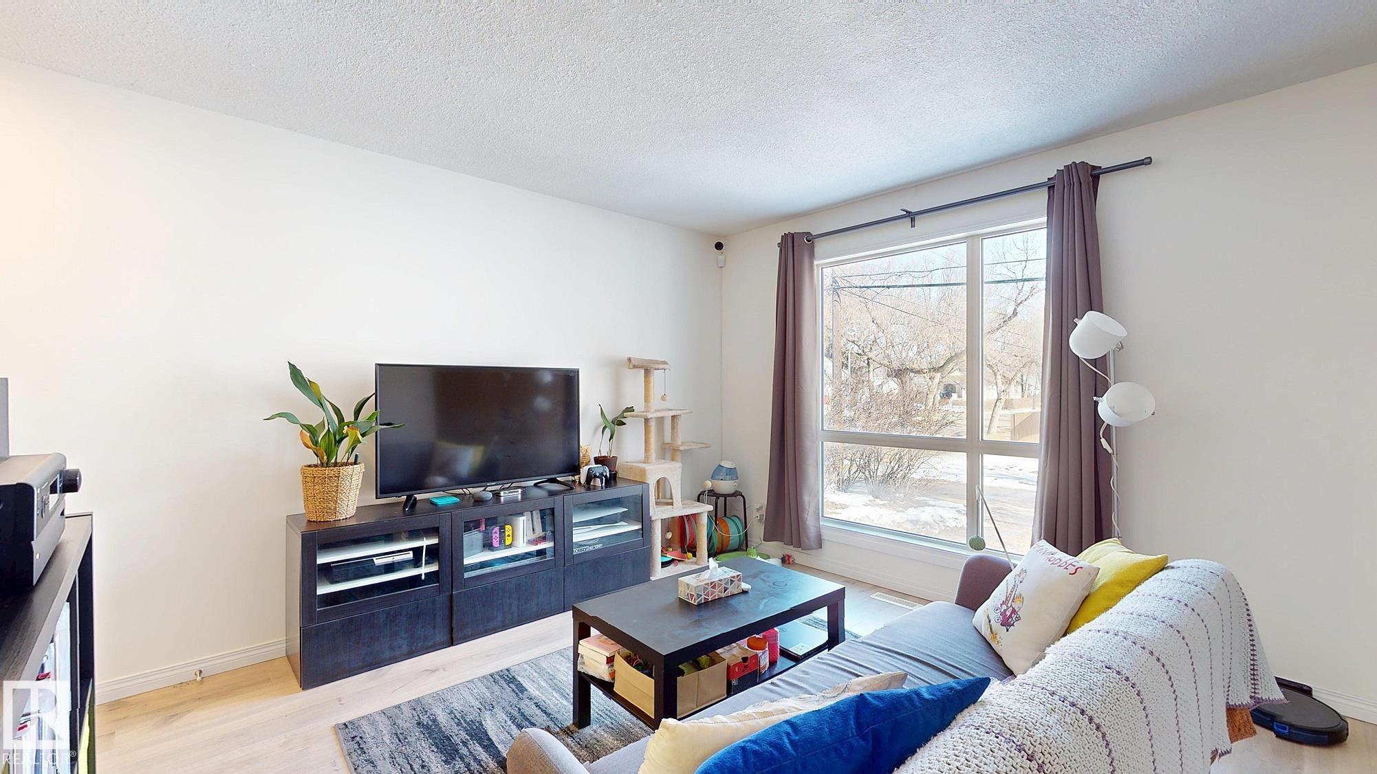 Photo 14 at 9515B 120 Avenue NW, Alberta Avenue, Edmonton