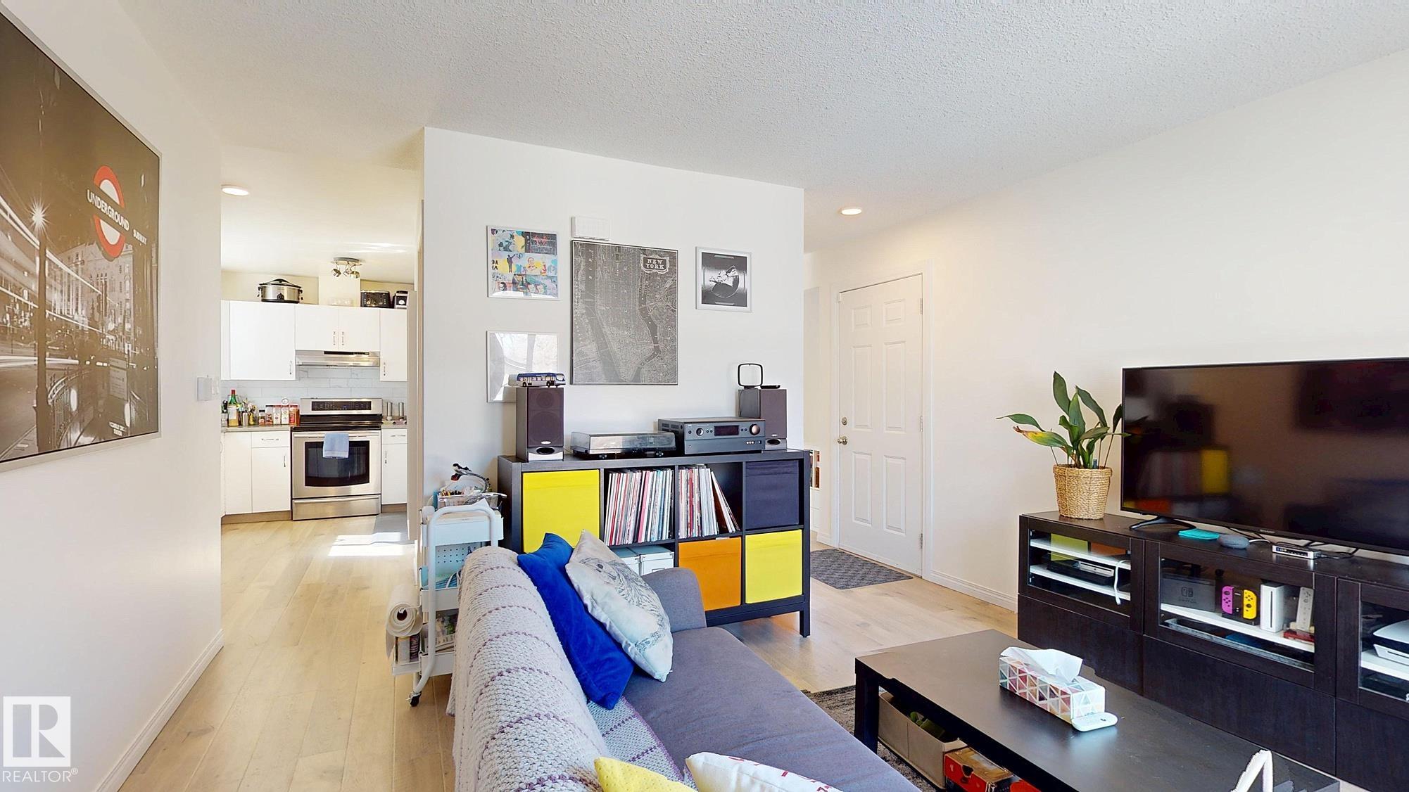 Photo 15 at 9515B 120 Avenue NW, Alberta Avenue, Edmonton