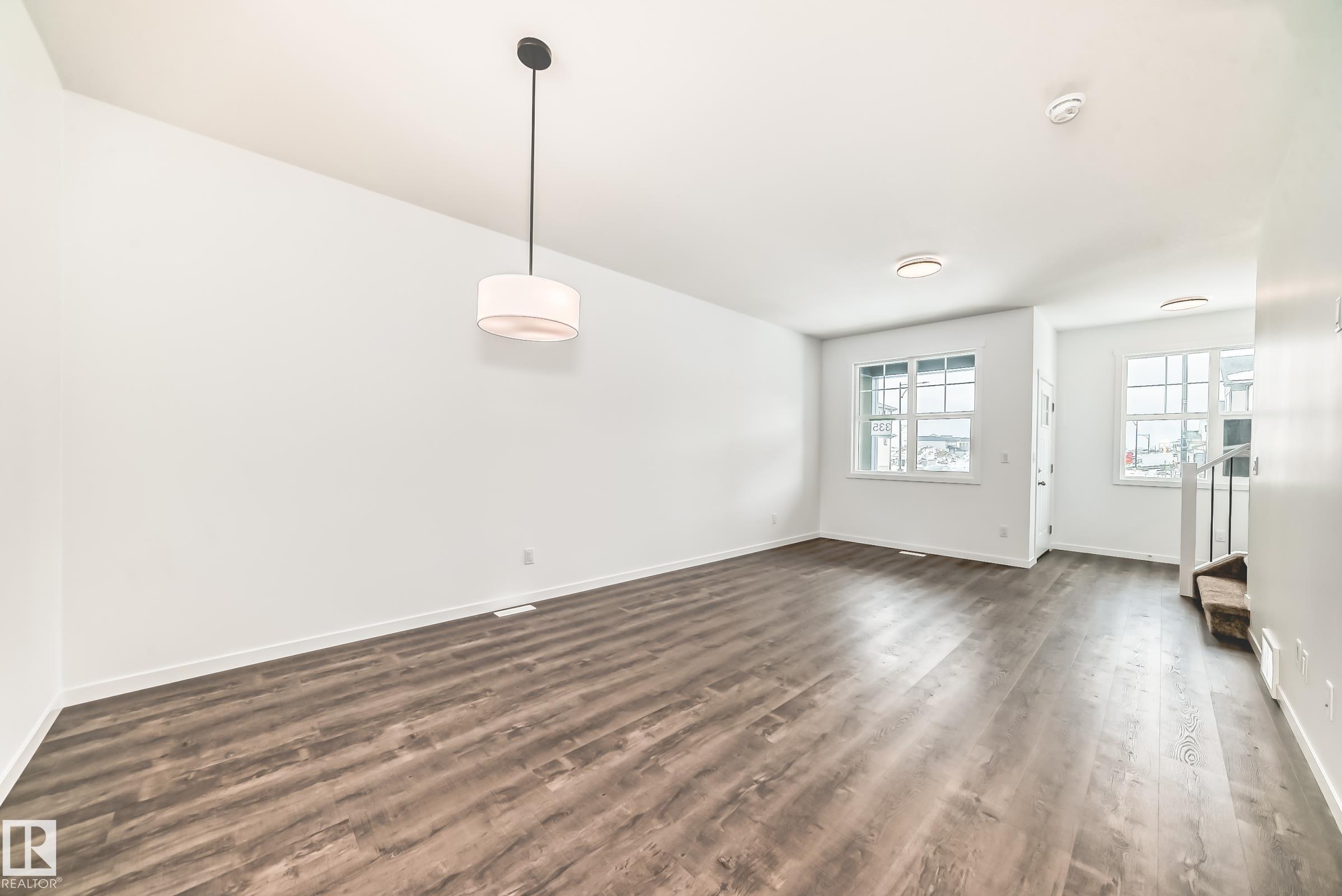 https://zimg.paragon.ice.com/ParagonImages/Property/PM/RAE/225386914/10/0/0/eaca056b89b4796f753815281da90d87/1/0ba90085ef655ceb4fefb4f5899d131d/225386914-140fc228-1f83-4392-ad70-2341f7765a60.JPG