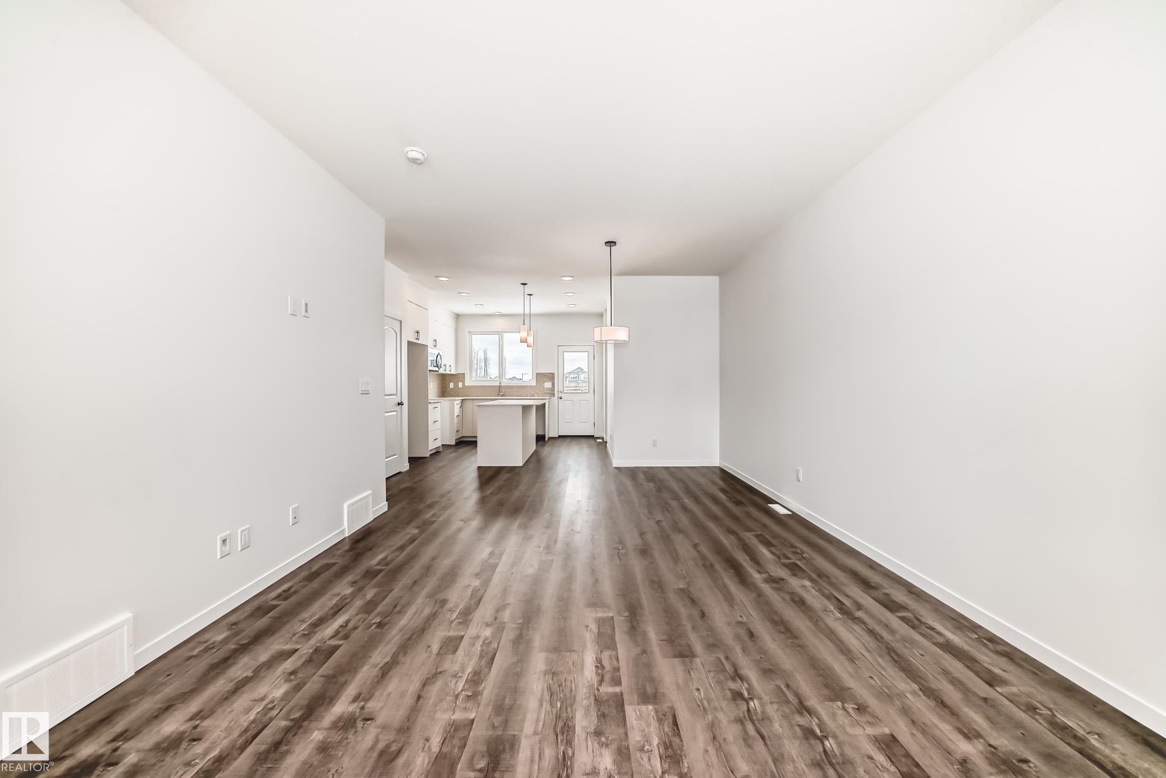 https://zimg.paragon.ice.com/ParagonImages/Property/PM/RAE/225386914/13/0/0/214e1f9f5eb94559a4c6932b1c8e2d80/1/0ba90085ef655ceb4fefb4f5899d131d/225386914-3e02d284-d3a3-4f2c-8f30-dc8df4150fd9.JPG