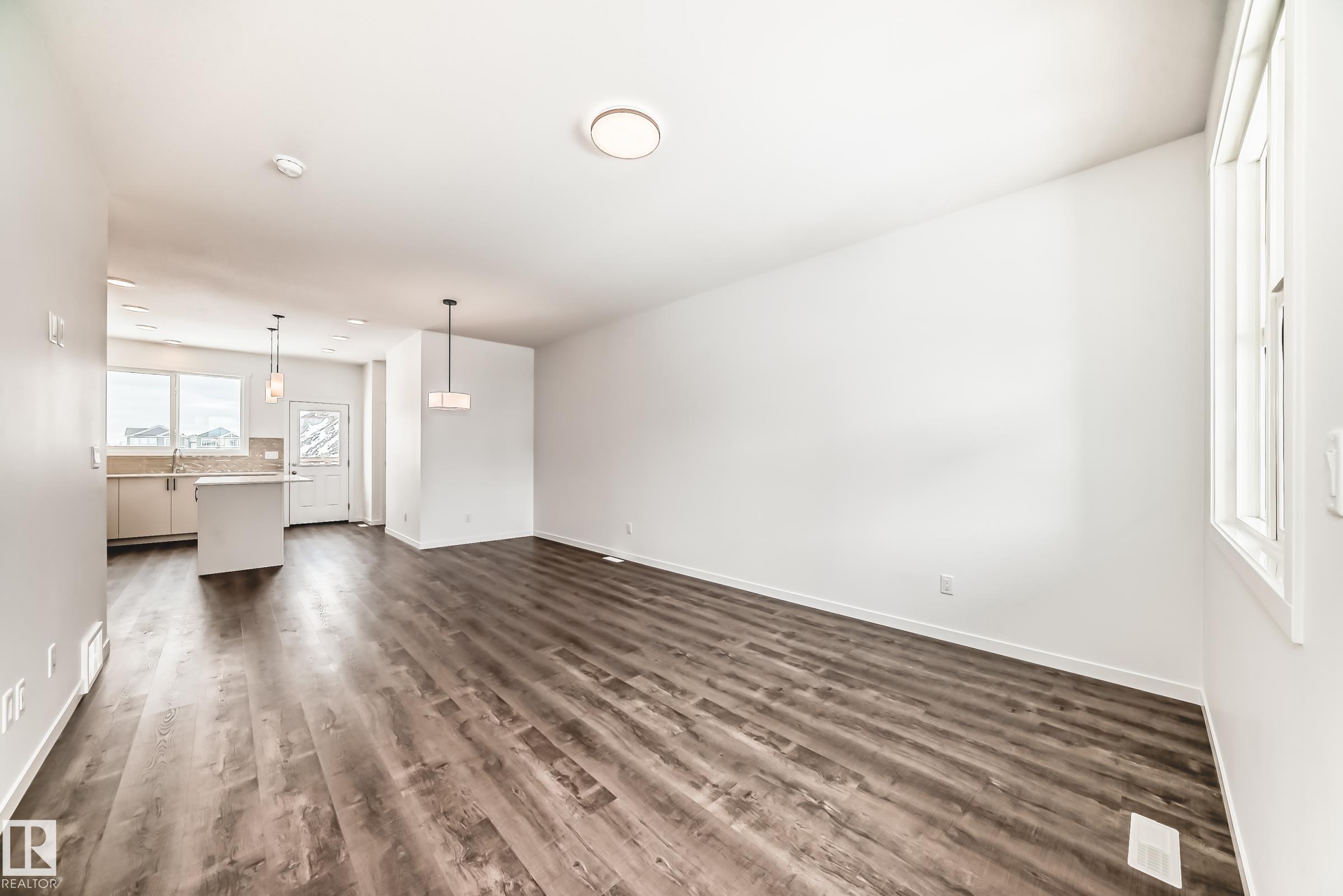 https://zimg.paragon.ice.com/ParagonImages/Property/PM/RAE/225386914/14/0/0/e233b03872eec2ea63e40172398ce347/1/0ba90085ef655ceb4fefb4f5899d131d/225386914-2875b819-a969-4078-90f8-31eb6f3384f9.JPG