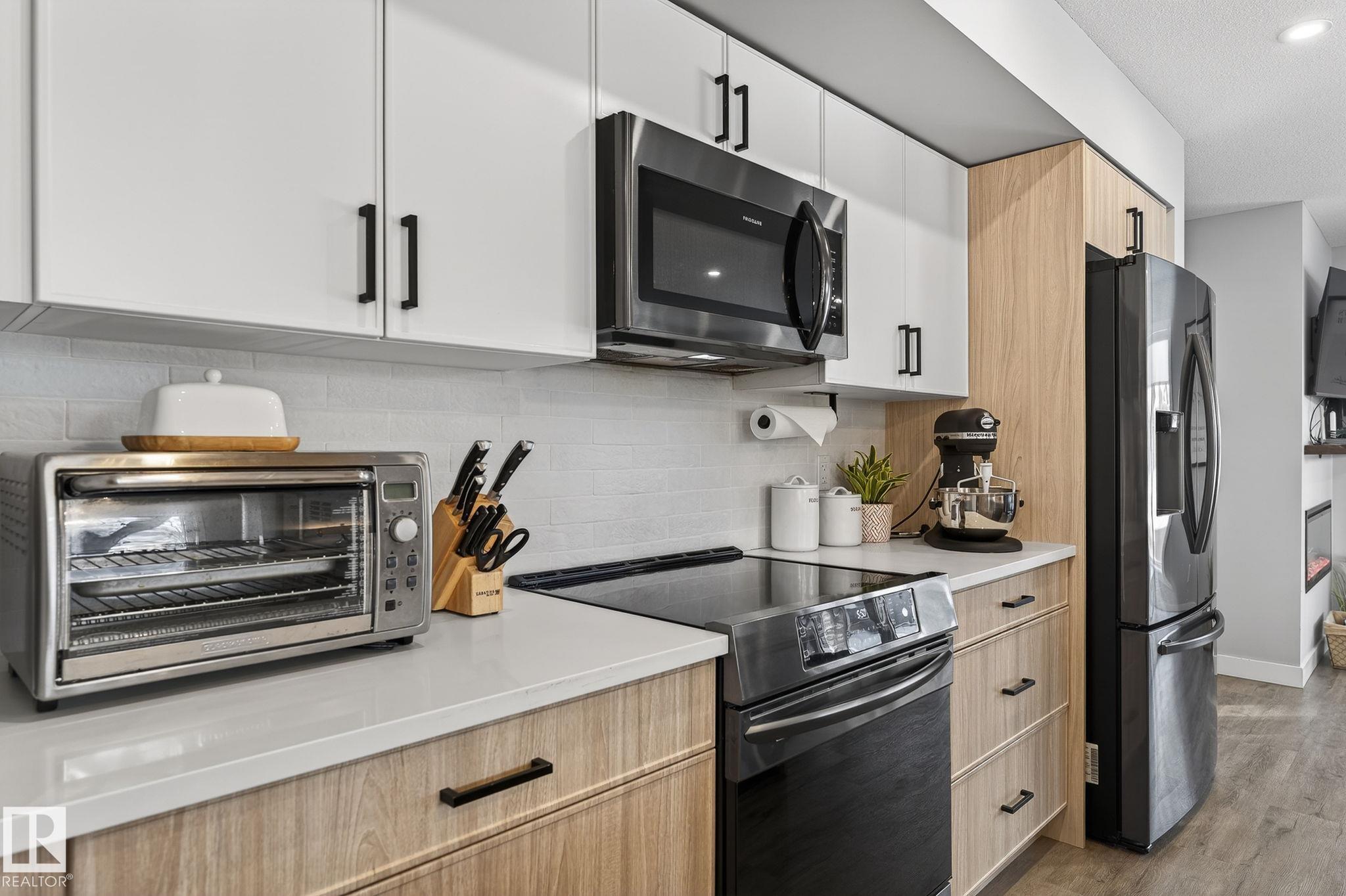 Photo 14 at 9103 120 Avenue NW, Alberta Avenue, Edmonton