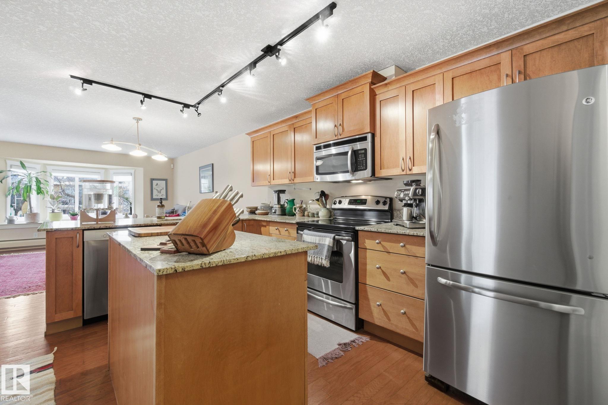 201 - 10235 116 Street NW, Wîhkwêntôwin, Edmonton