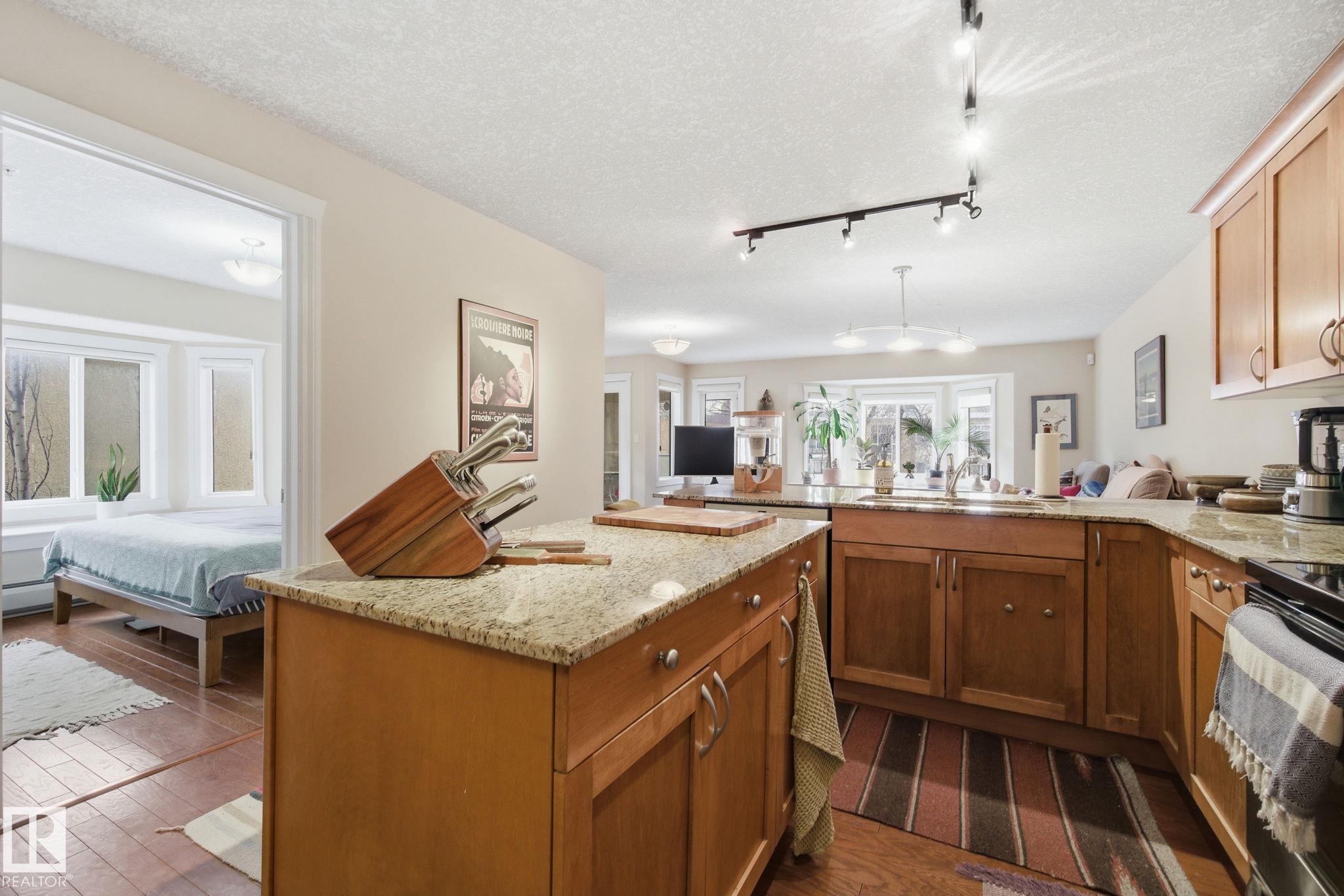 Photo 6 at 201 - 10235 116 Street NW, Wîhkwêntôwin, Edmonton