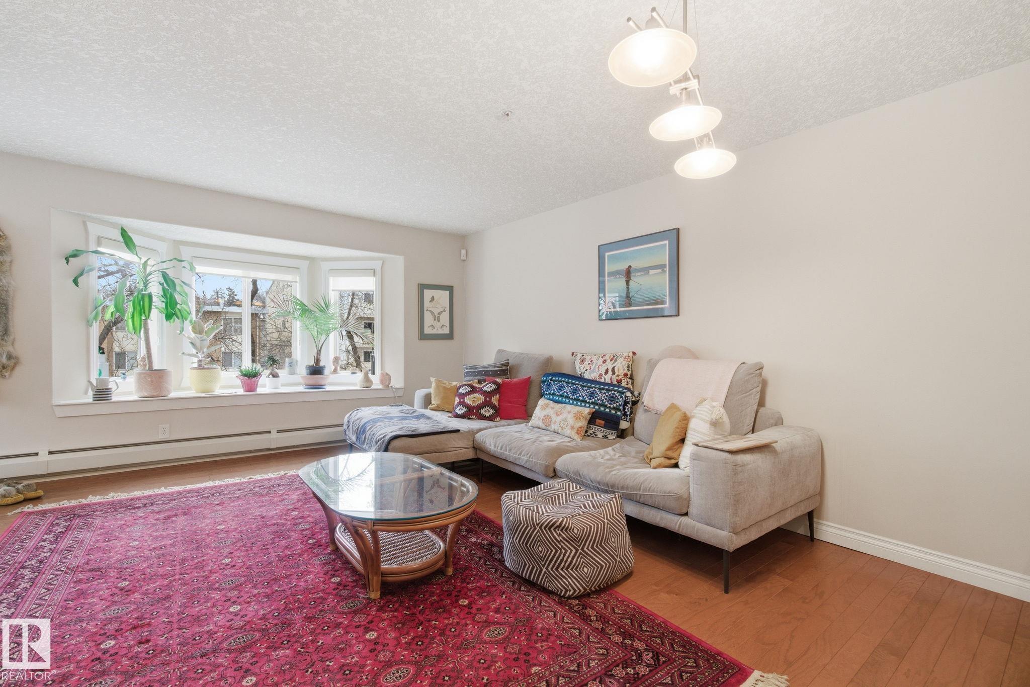 Photo 10 at 201 - 10235 116 Street NW, Wîhkwêntôwin, Edmonton