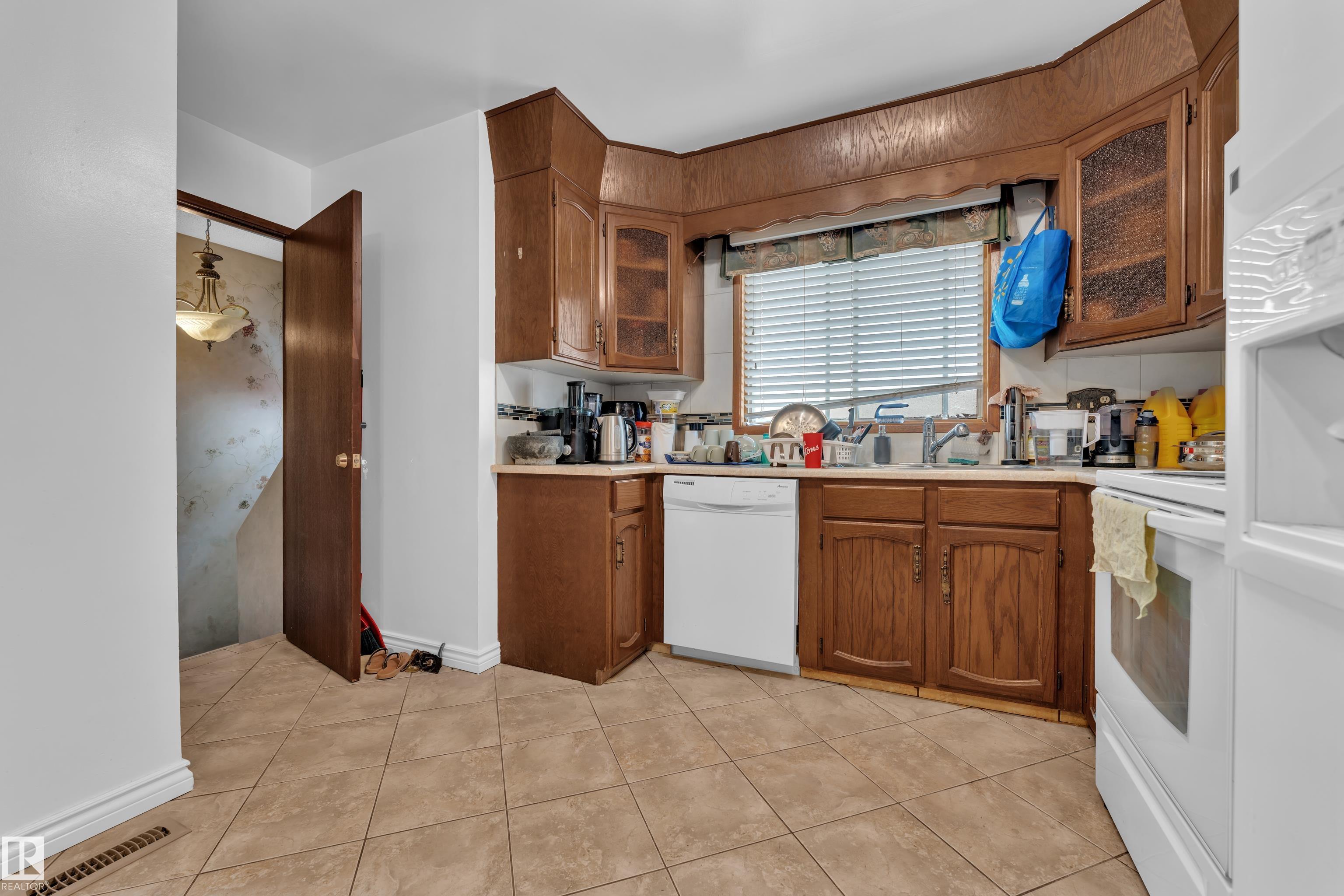 Photo 12 at 5504 18 Avenue NW, Meyokumin, Edmonton