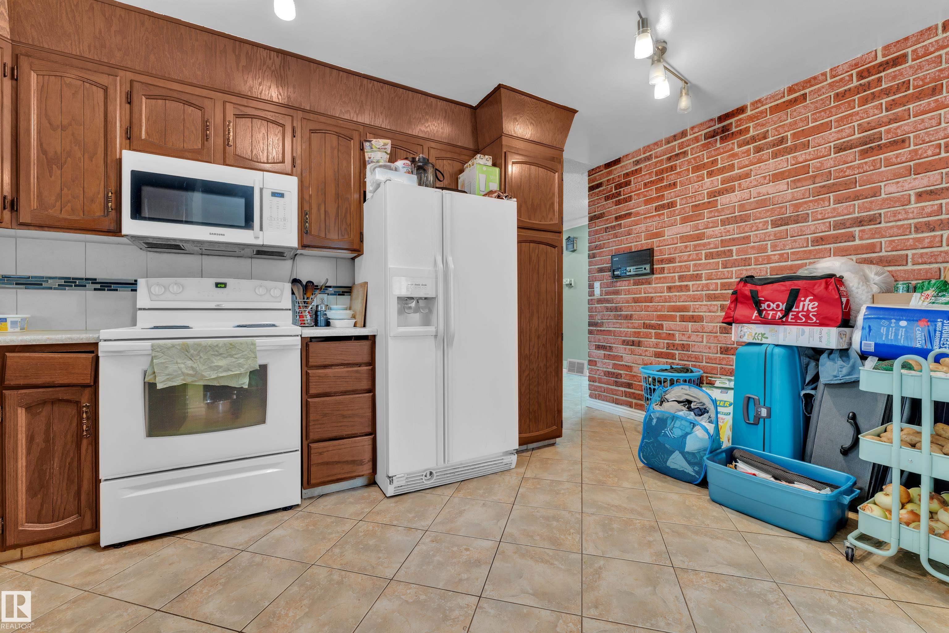 Photo 13 at 5504 18 Avenue NW, Meyokumin, Edmonton