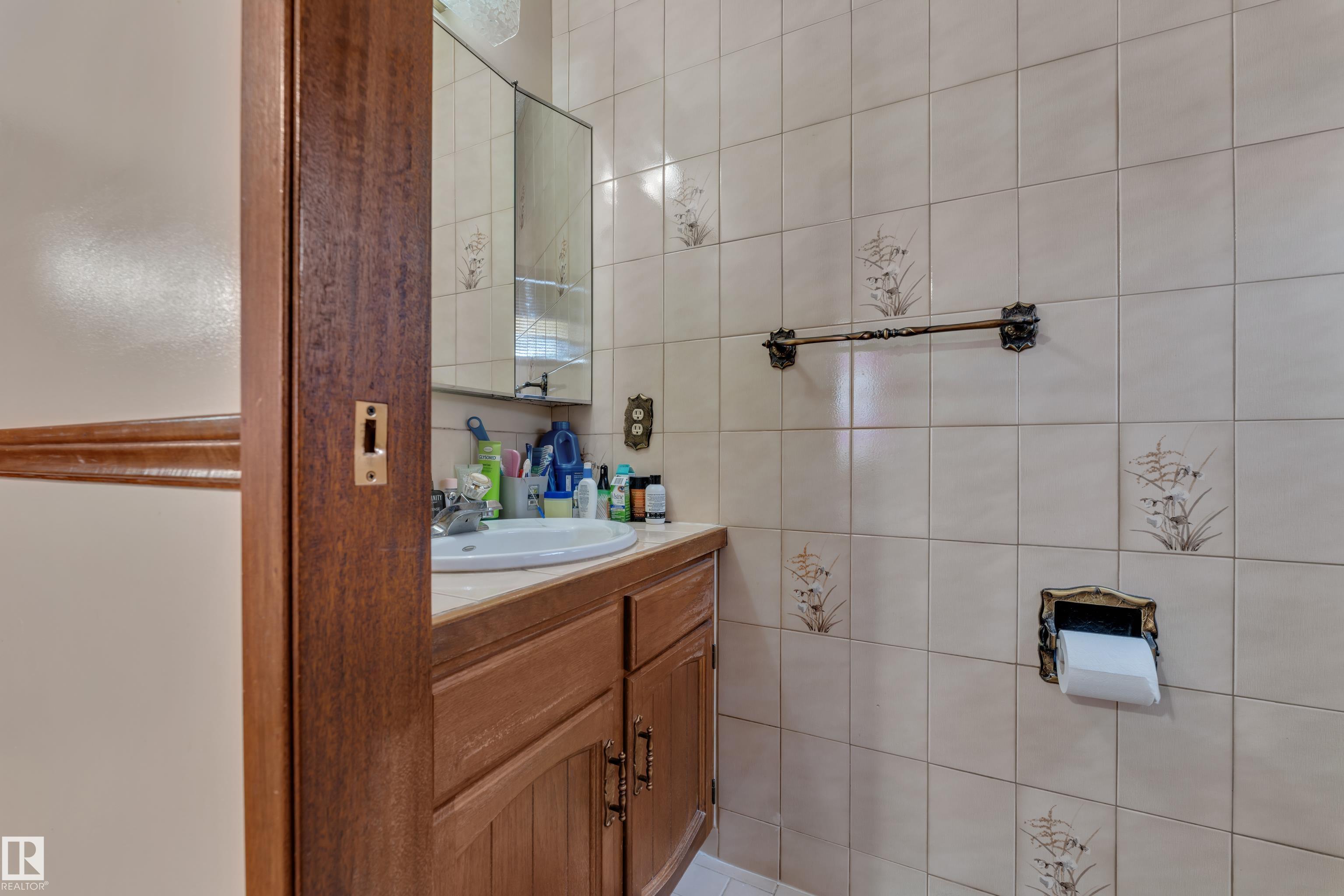 Photo 18 at 5504 18 Avenue NW, Meyokumin, Edmonton