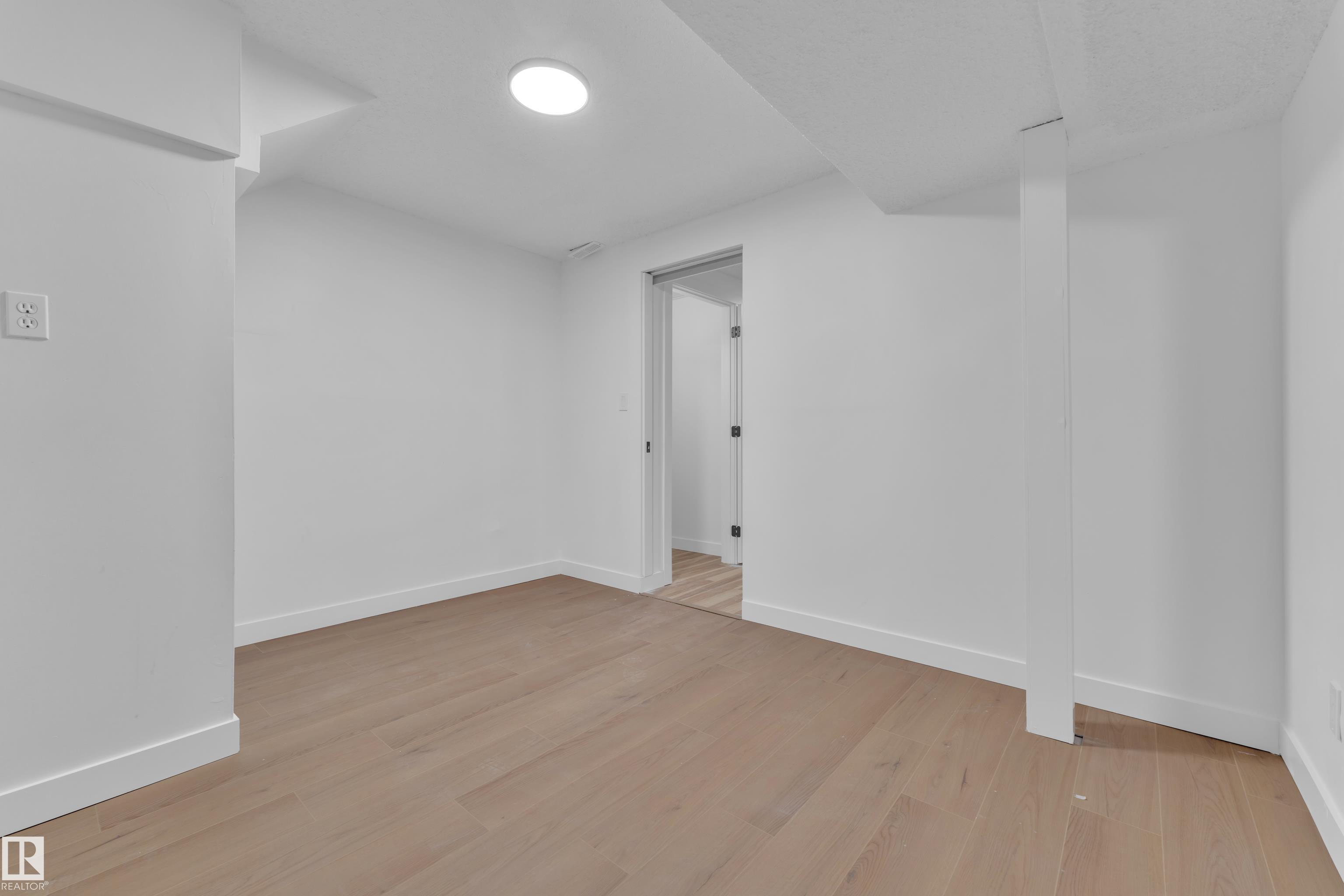 Photo 28 at 5504 18 Avenue NW, Meyokumin, Edmonton