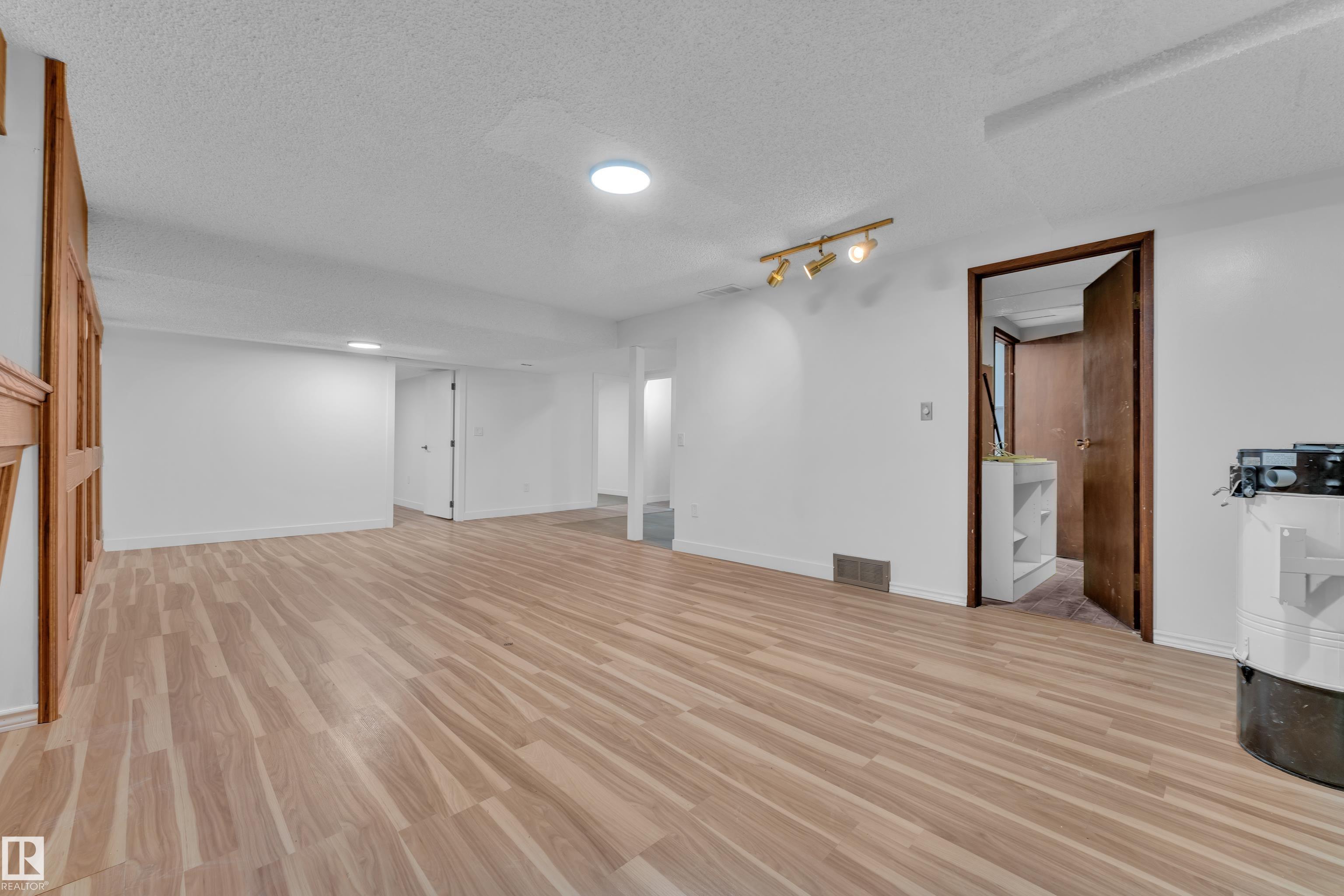 Photo 32 at 5504 18 Avenue NW, Meyokumin, Edmonton