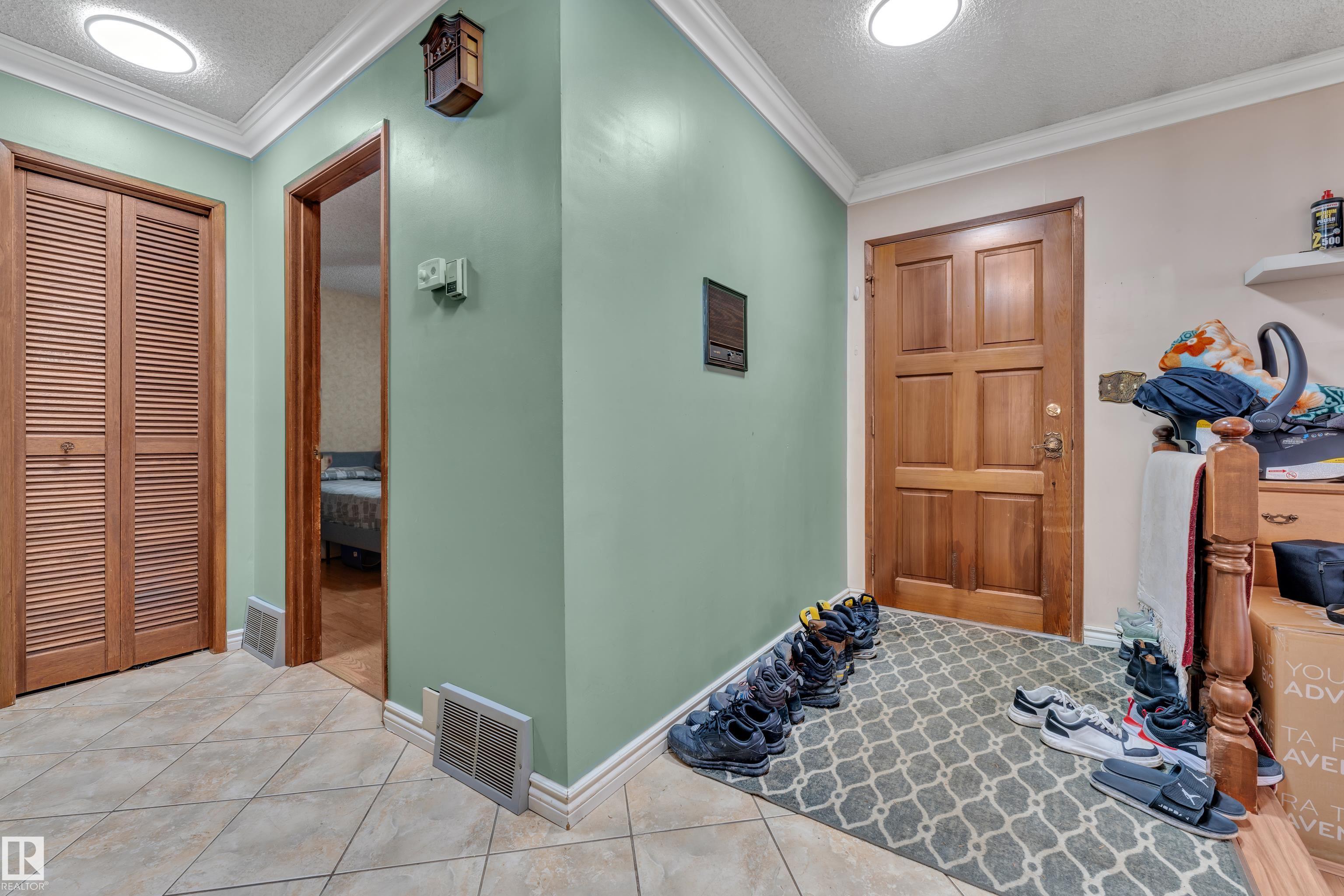 Photo 6 at 5504 18 Avenue NW, Meyokumin, Edmonton