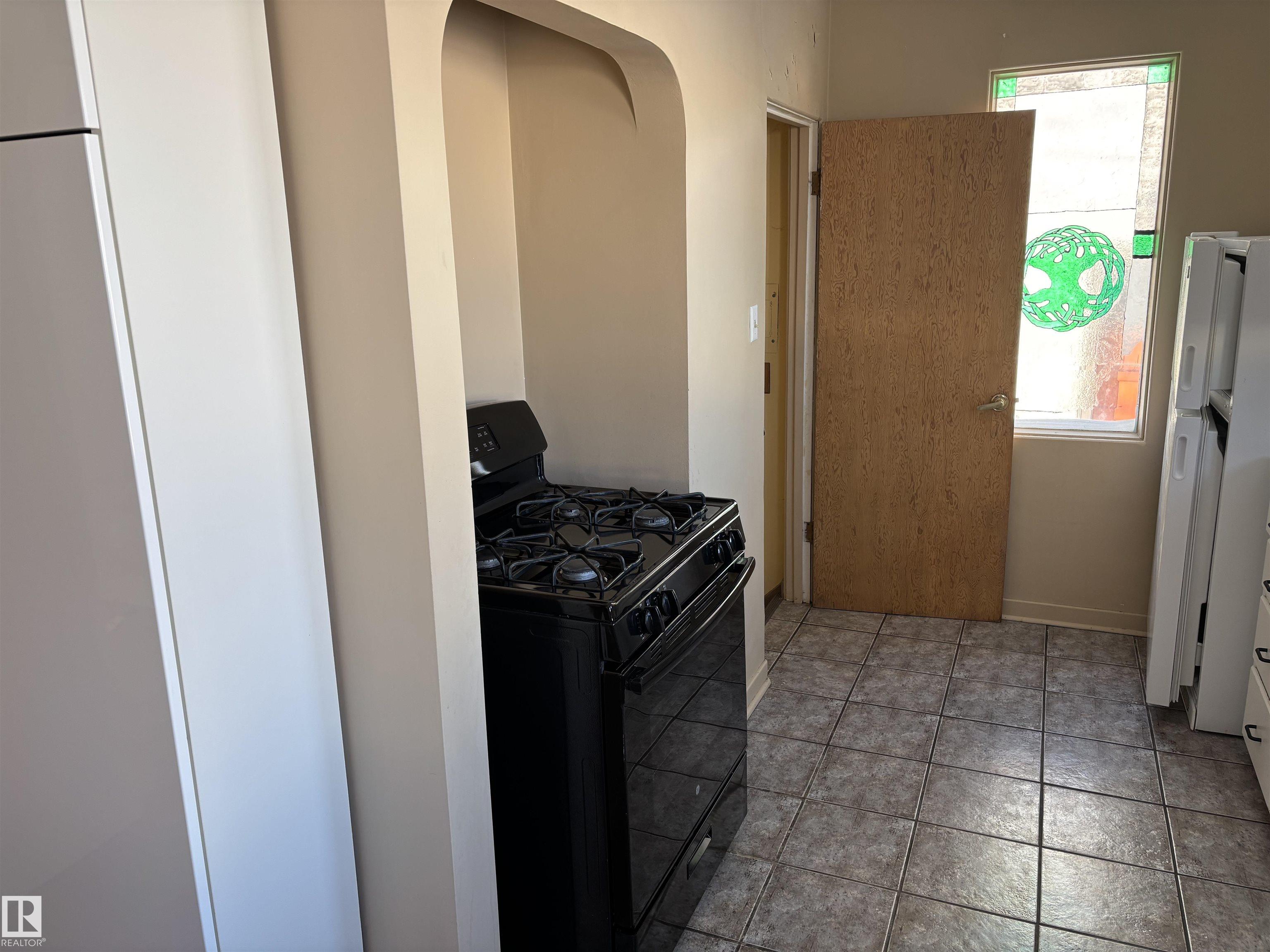 Photo 11 at 12303 131 Street NW, Sherbrooke, Edmonton