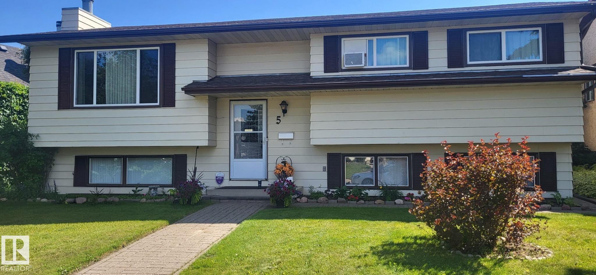 Photo 2 at 5 Groat Drive, Grove Meadows, Spruce Grove