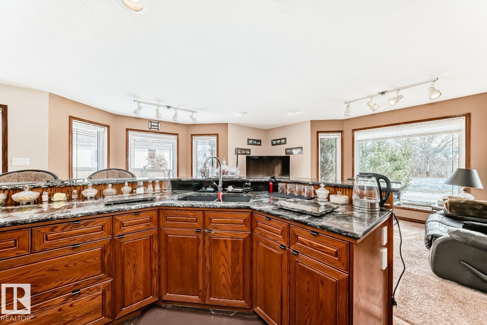 Photo 12 at 777 Butterworth Drive NW, Bulyea Heights, Edmonton