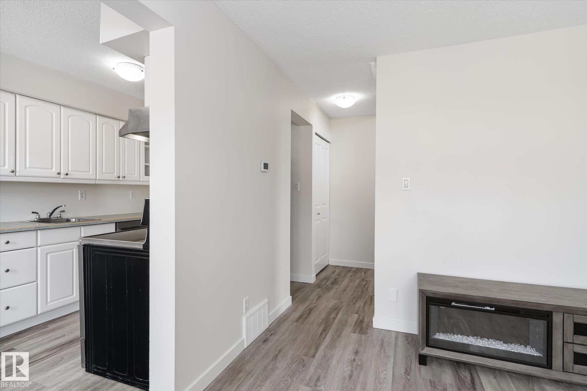 Photo 12 at 5 - 8030 141 Avenue NW, Kildare, Edmonton