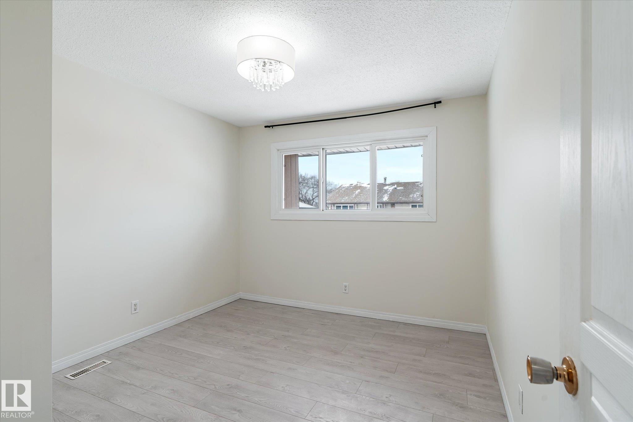 Photo 15 at 5 - 8030 141 Avenue NW, Kildare, Edmonton