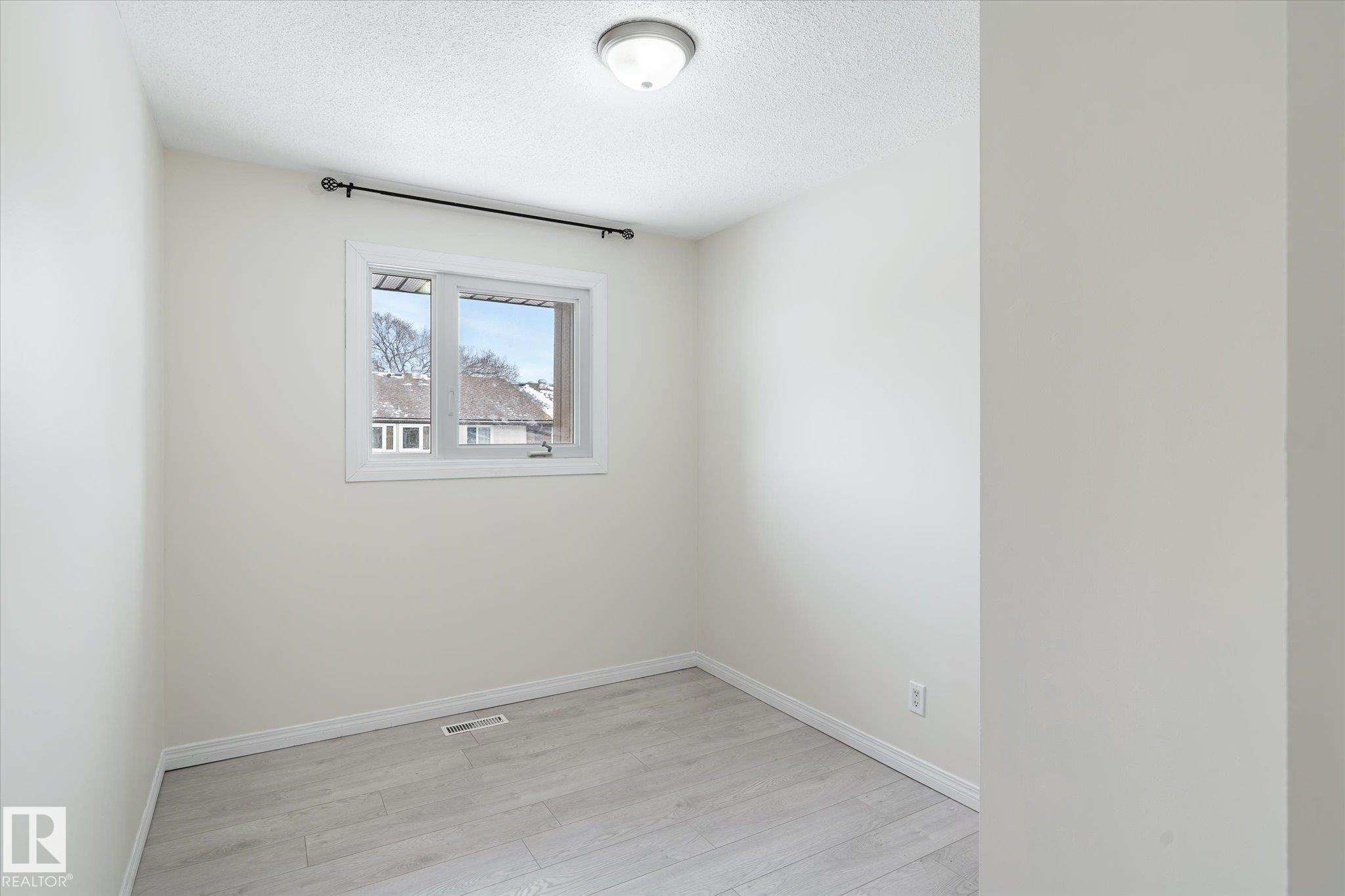 Photo 18 at 5 - 8030 141 Avenue NW, Kildare, Edmonton
