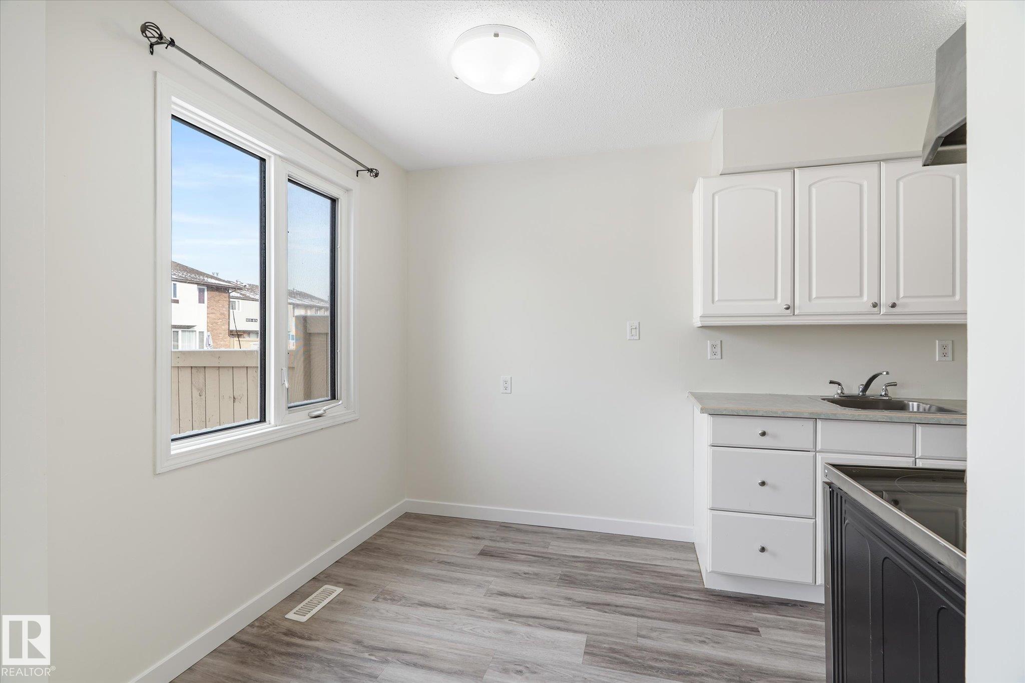 Photo 7 at 5 - 8030 141 Avenue NW, Kildare, Edmonton