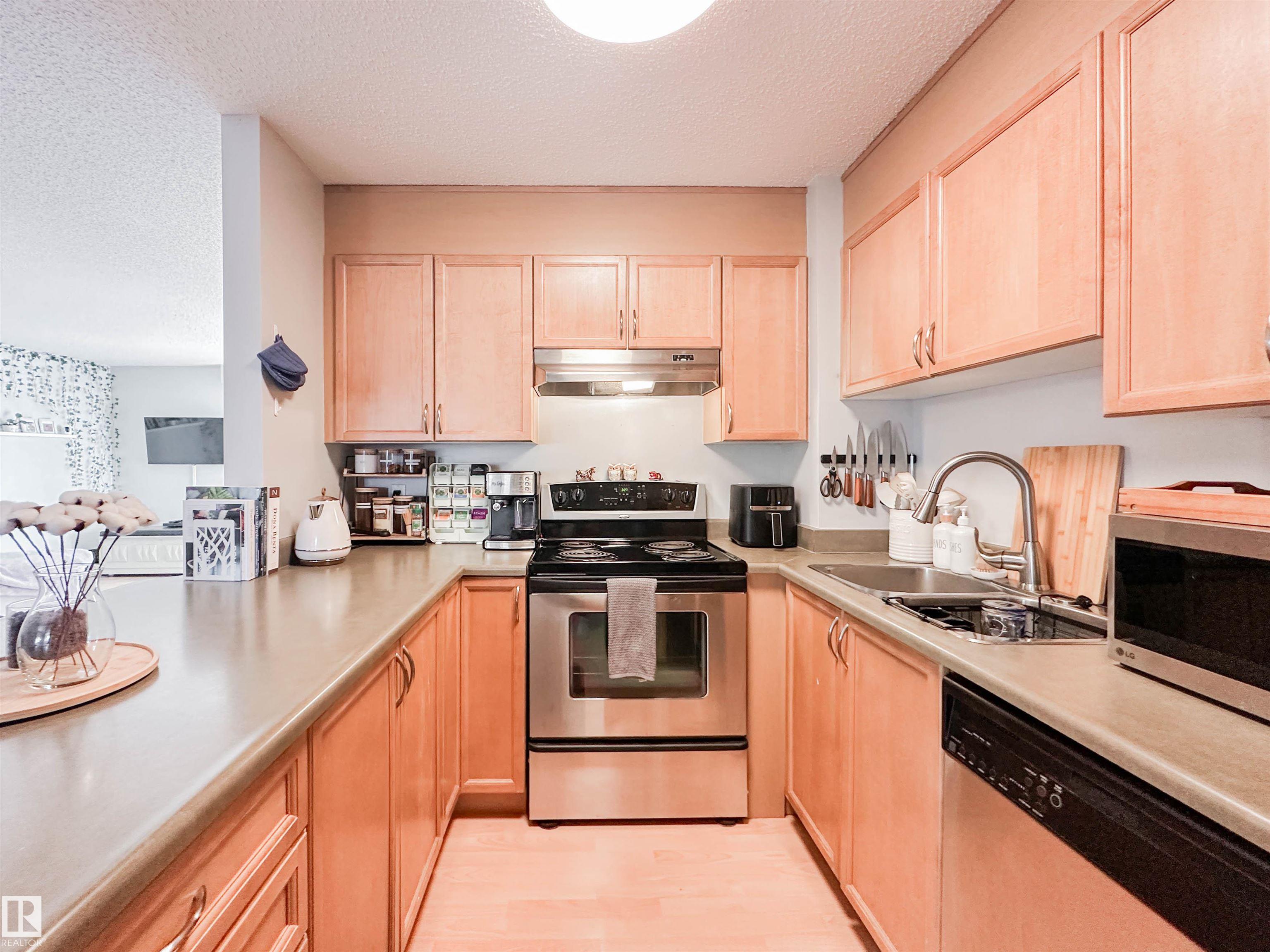 605 - 9715 110 Street NW, Wîhkwêntôwin, Edmonton