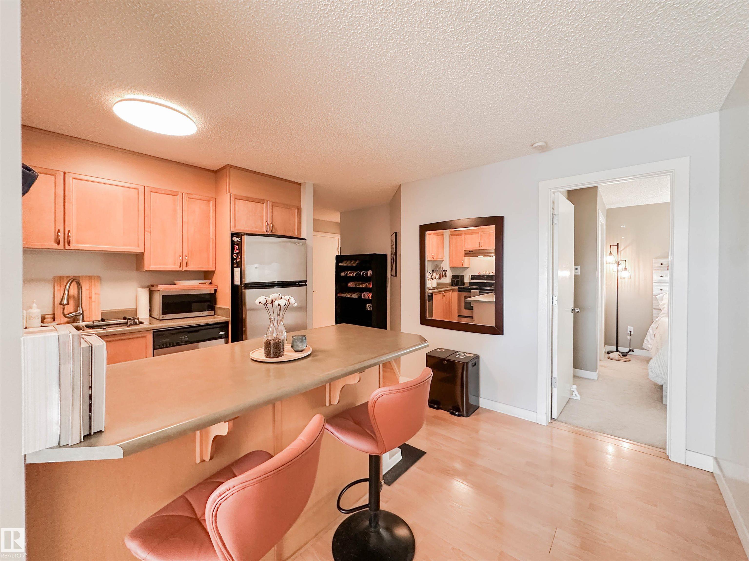 Photo 10 at 605 - 9715 110 Street NW, Wîhkwêntôwin, Edmonton