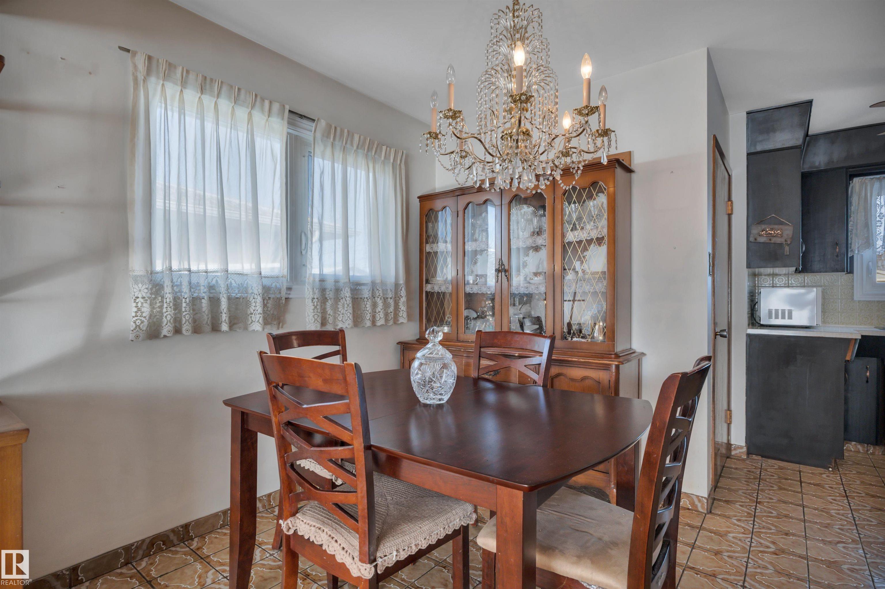 Photo 11 at 8104 135 Avenue NW, Delwood, Edmonton